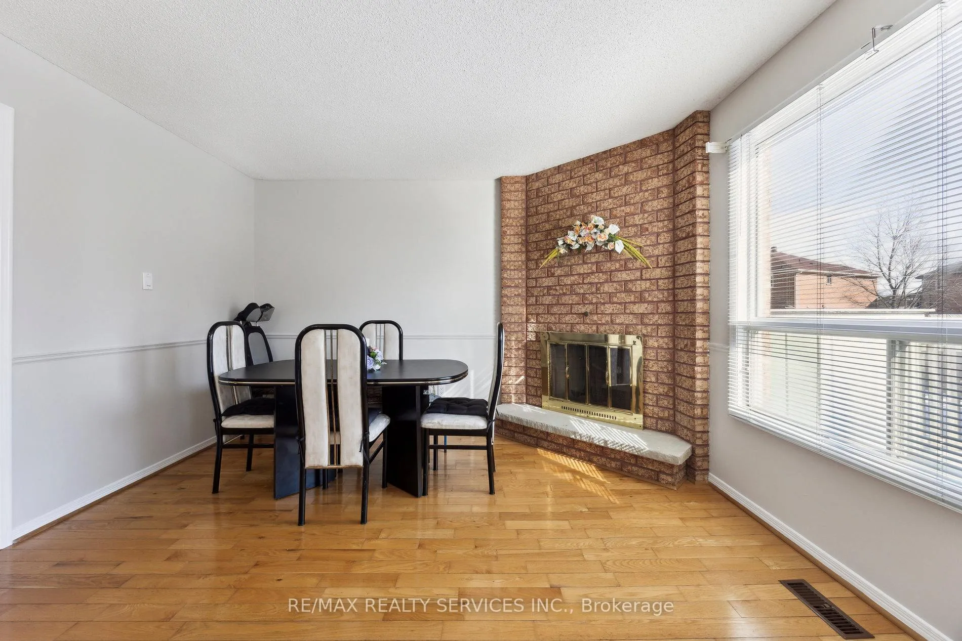 Photo 10 of 37 Candy Crescent, Brampton, Northwood Park — HOMEH