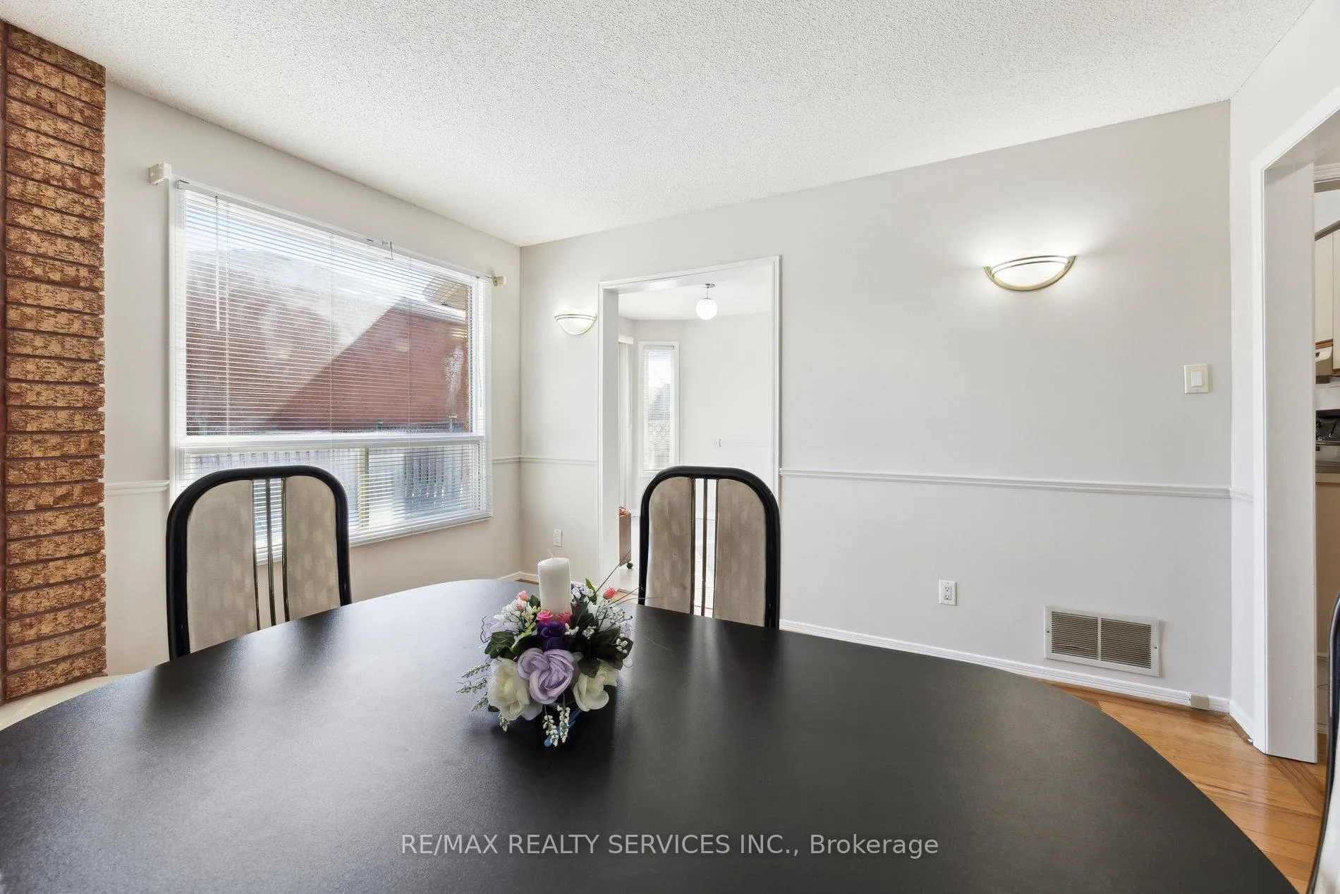 Photo 11 of 37 Candy Crescent, Brampton, Northwood Park — HOMEH