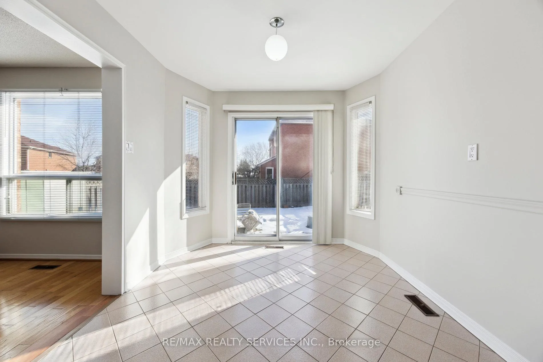Photo 14 of 37 Candy Crescent, Brampton, Northwood Park — HOMEH
