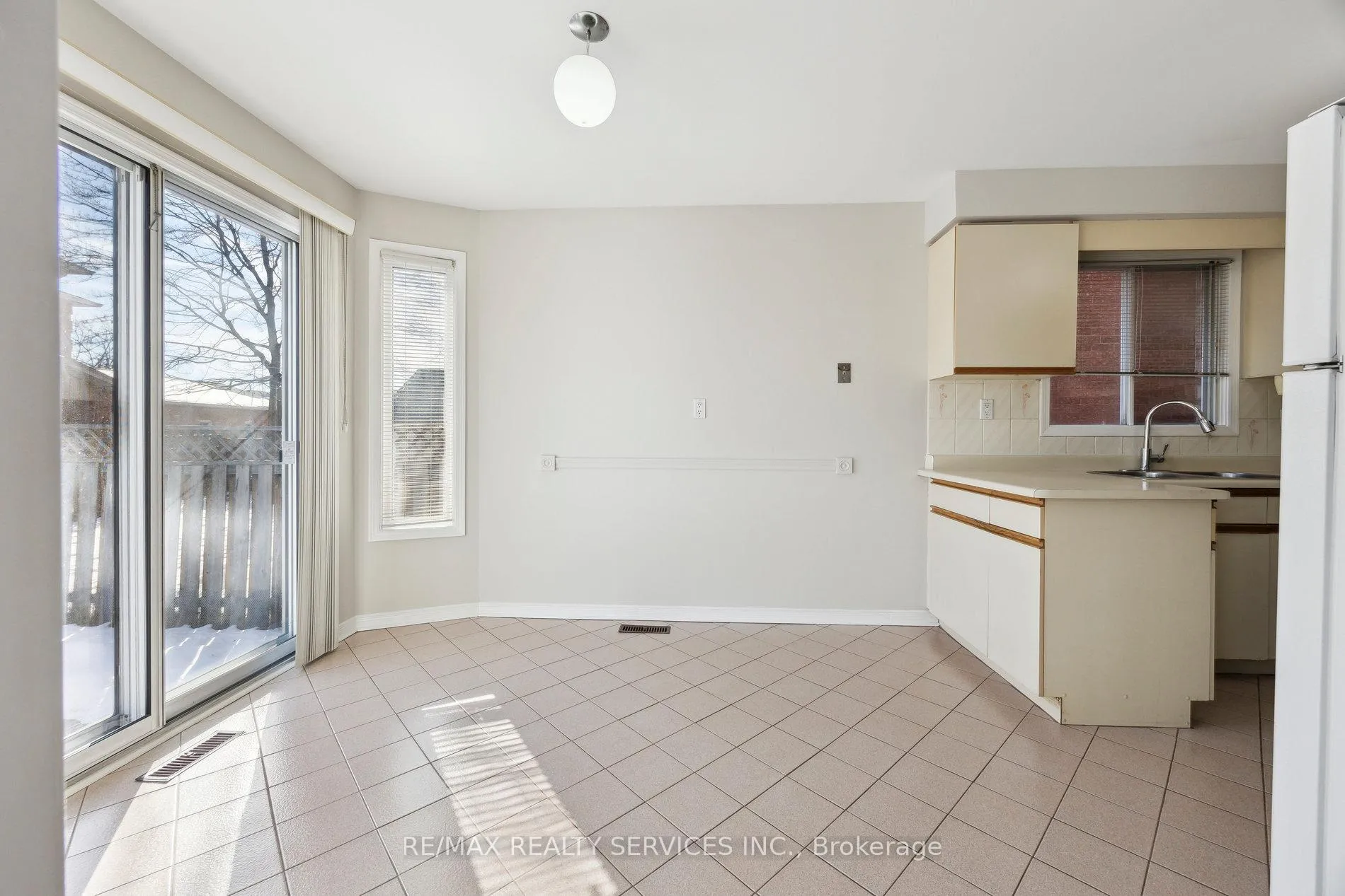 Photo 15 of 37 Candy Crescent, Brampton, Northwood Park — HOMEH