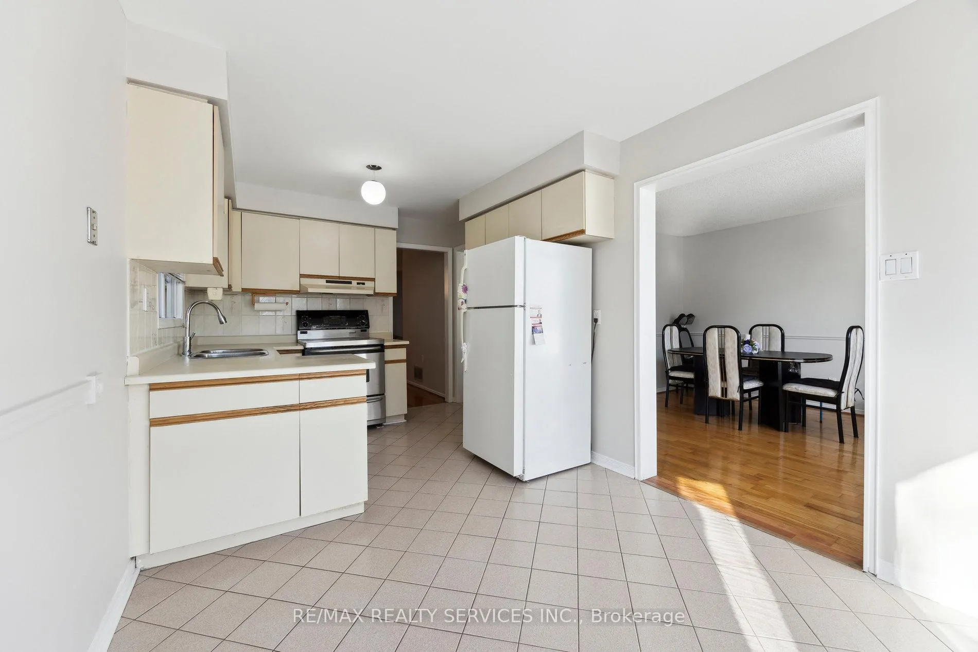 Photo 17 of 37 Candy Crescent, Brampton, Northwood Park — HOMEH