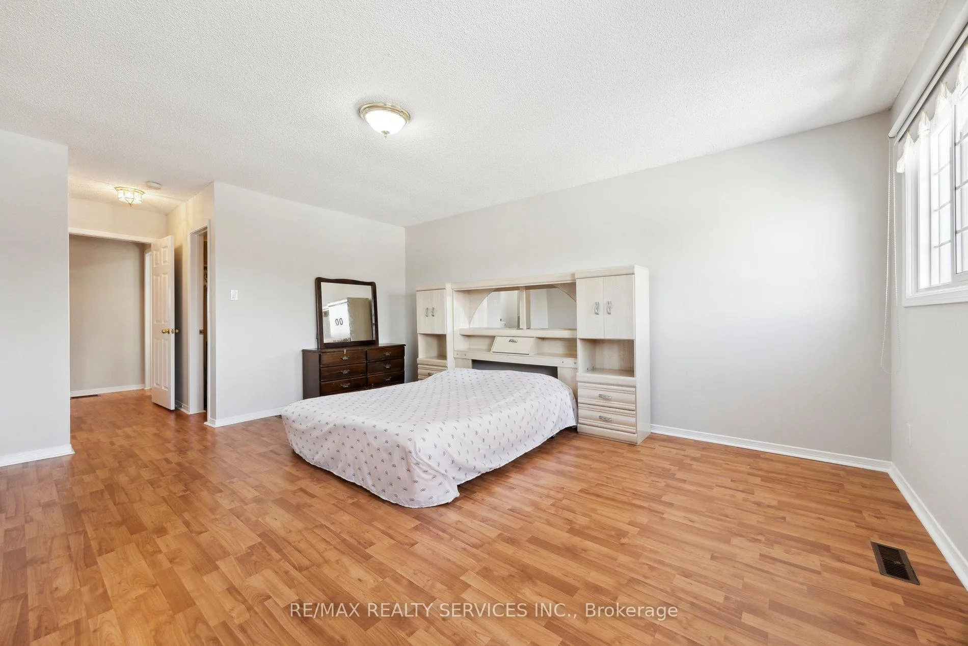 Photo 23 of 37 Candy Crescent, Brampton, Northwood Park — HOMEH