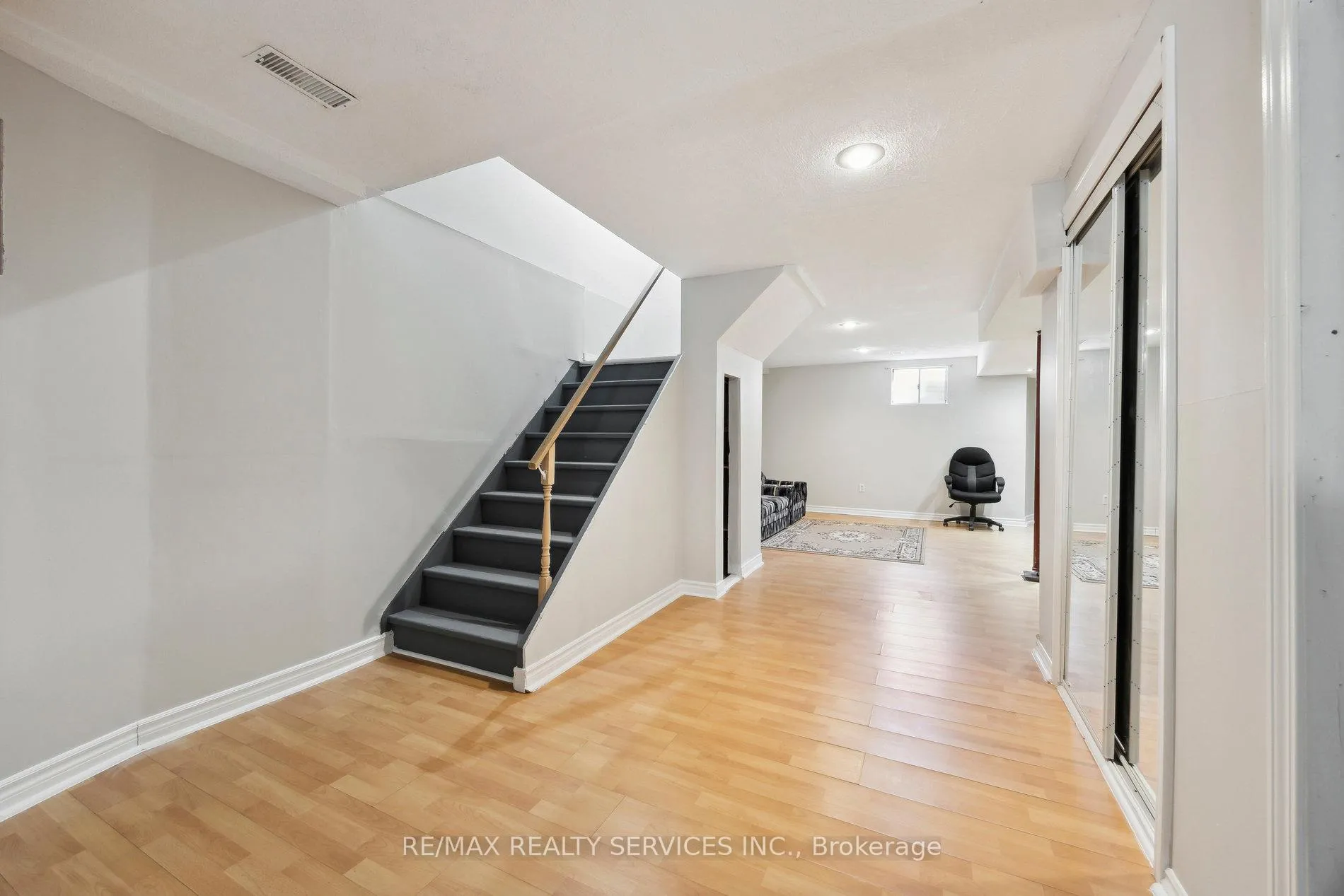 Photo 32 of 37 Candy Crescent, Brampton, Northwood Park — HOMEH