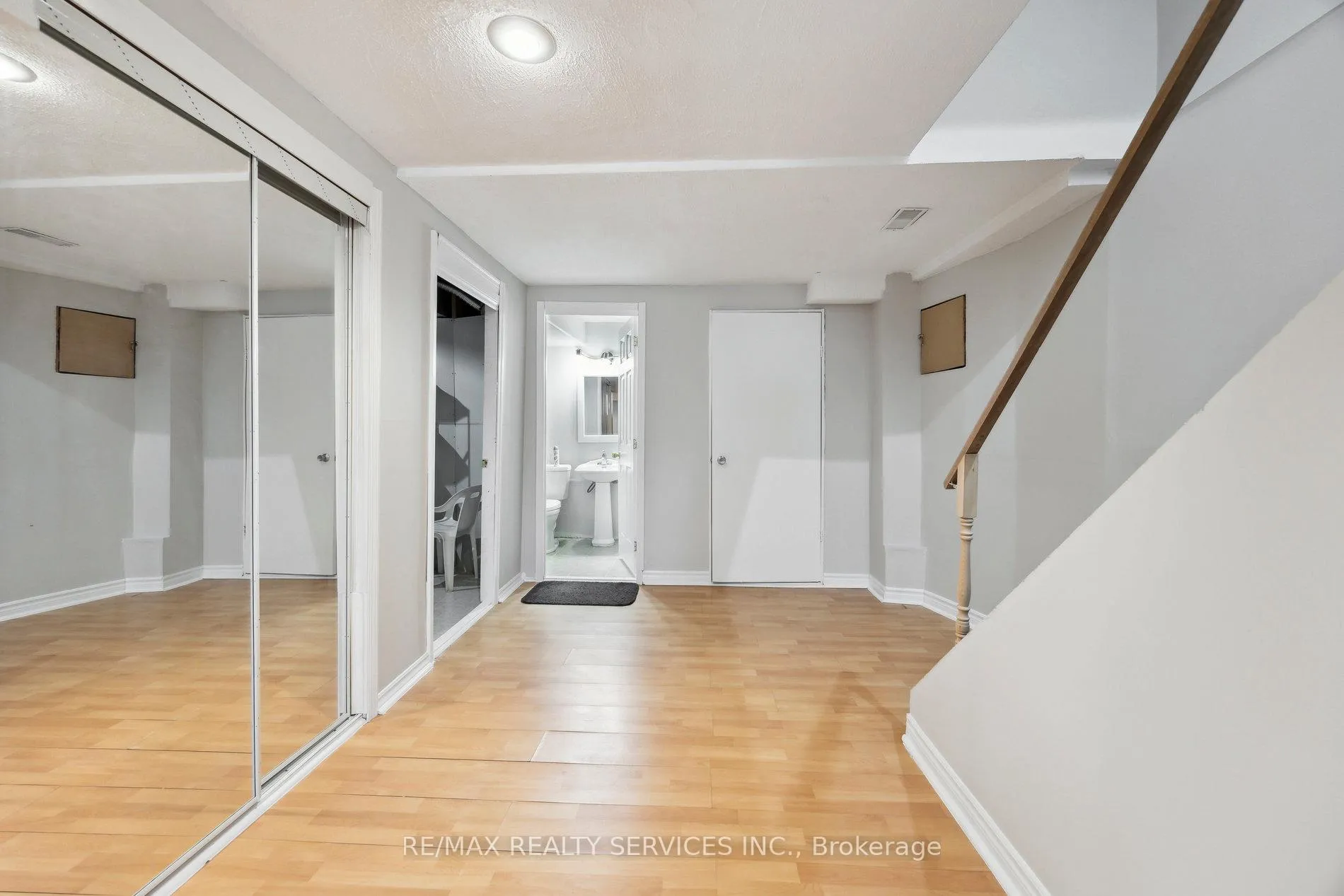 Photo 33 of 37 Candy Crescent, Brampton, Northwood Park — HOMEH