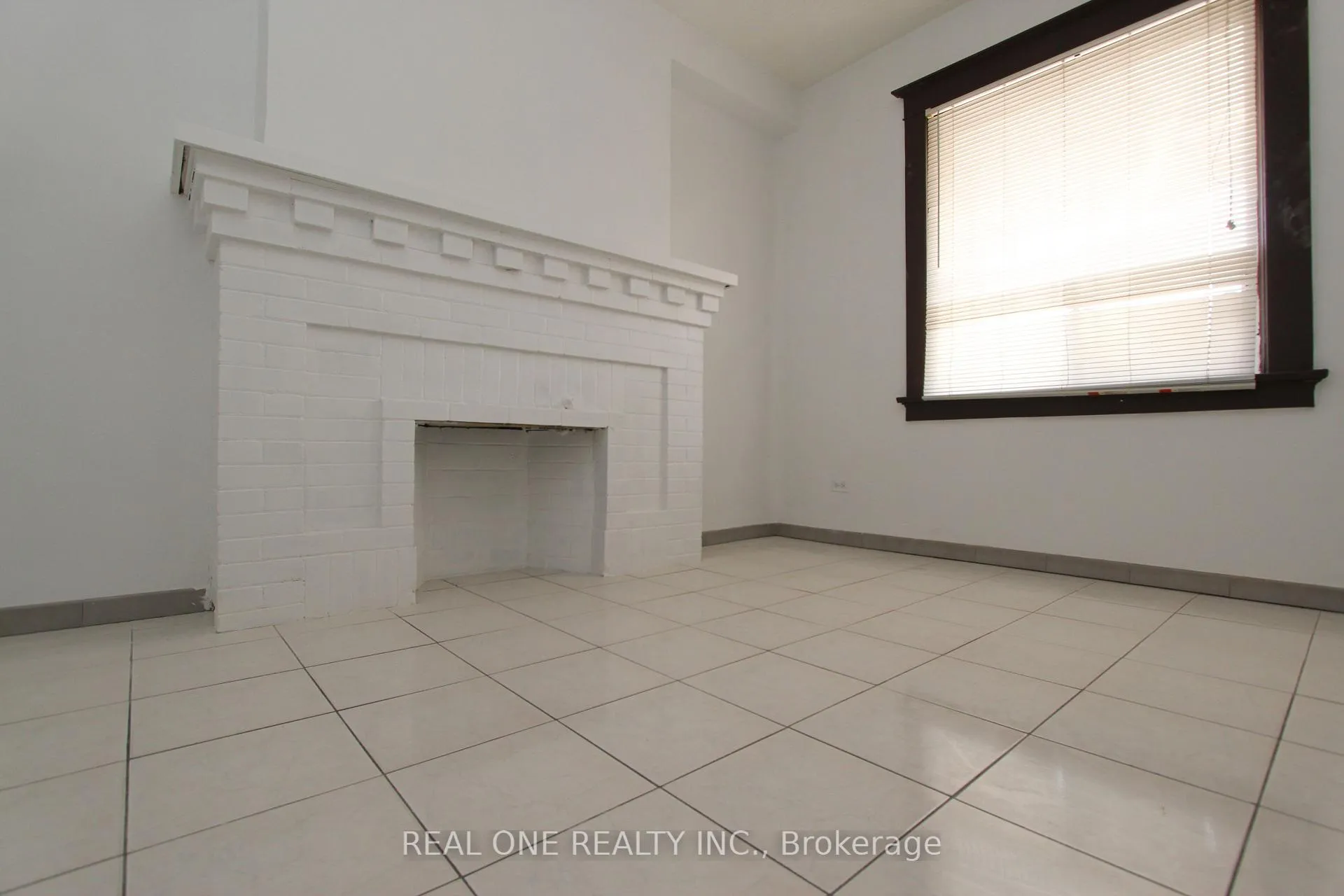 Photo 5 of 1943 Dufferin Street, Toronto, Oakwood Village — HOMEH