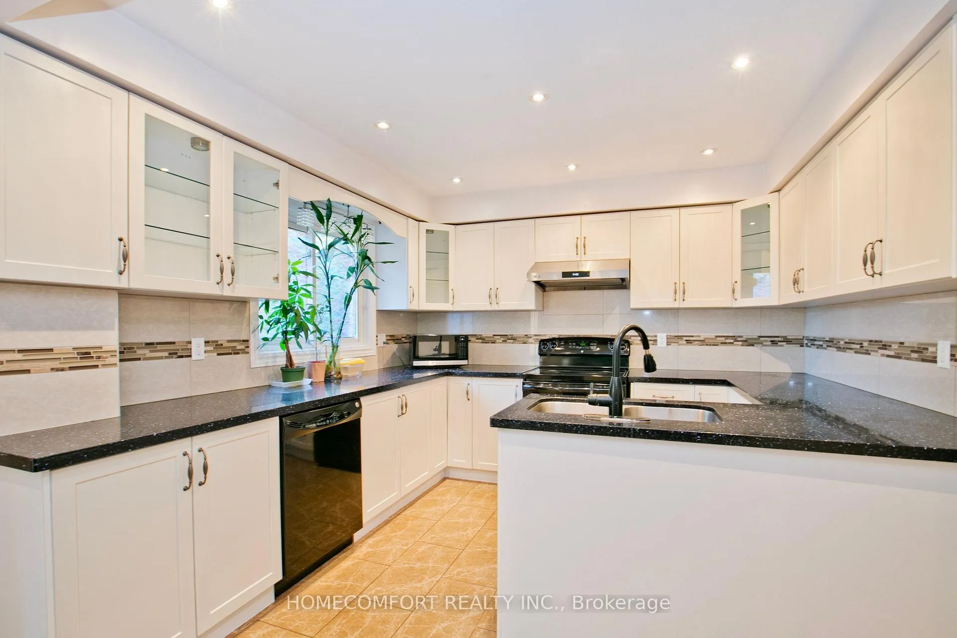 Photo 7 of 658 York Hill Boulevard, Vaughan, Crestwood-Springfarm-Yorkhill — HOMEH