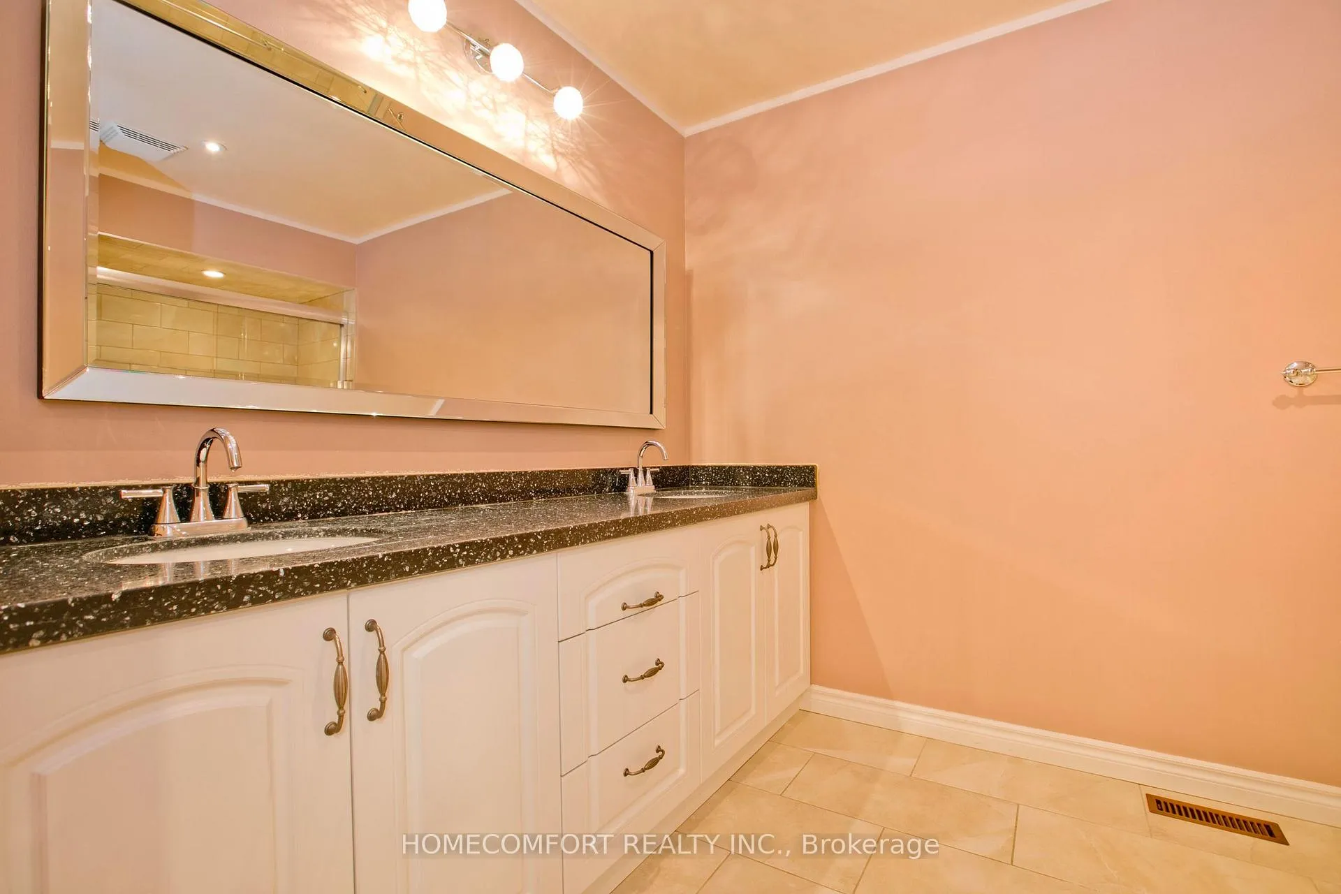 Photo 26 of 658 York Hill Boulevard, Vaughan, Crestwood-Springfarm-Yorkhill — HOMEH