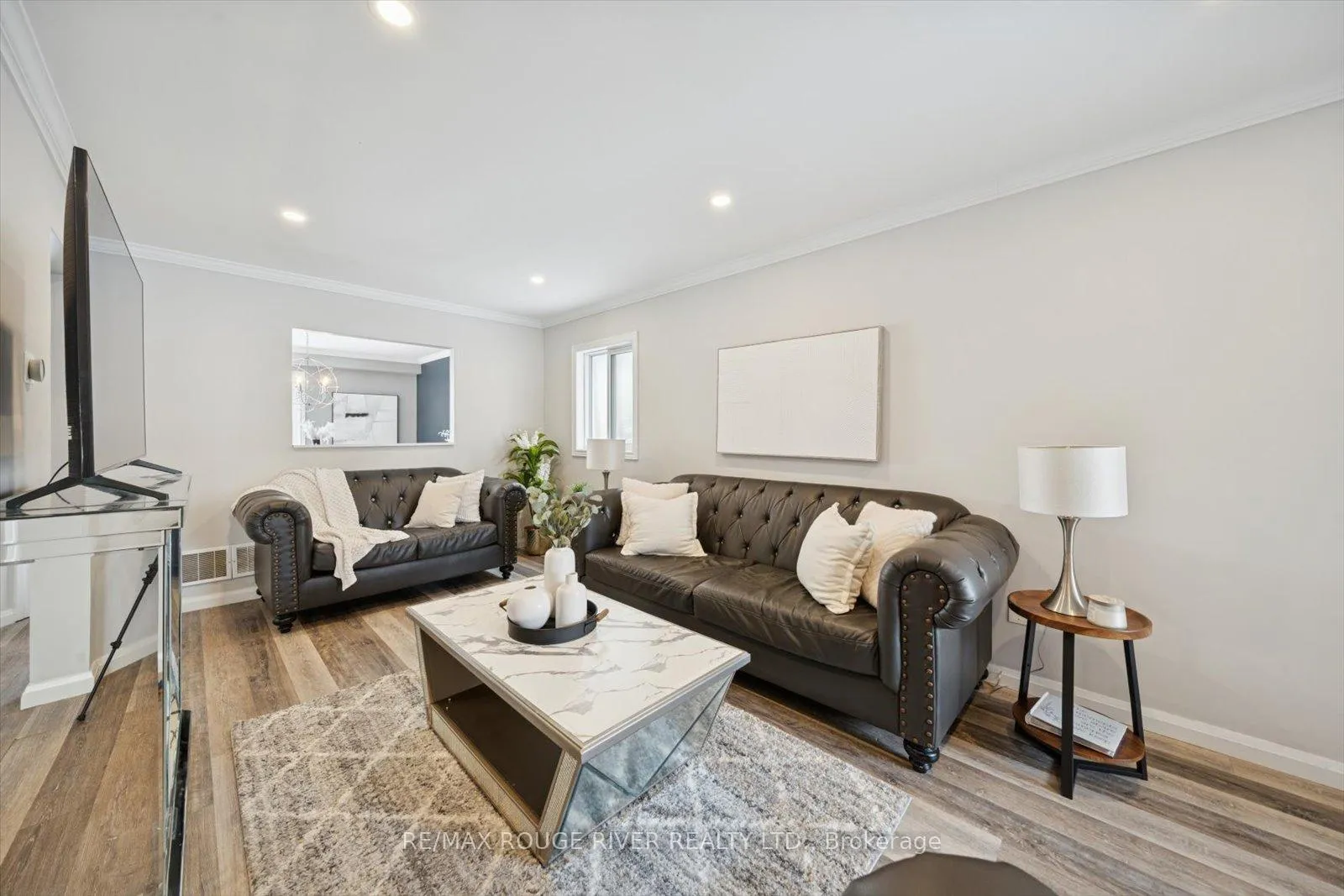 Photo 5 of 13 Prestonway Drive, Clarington, Bowmanville — HOMEH