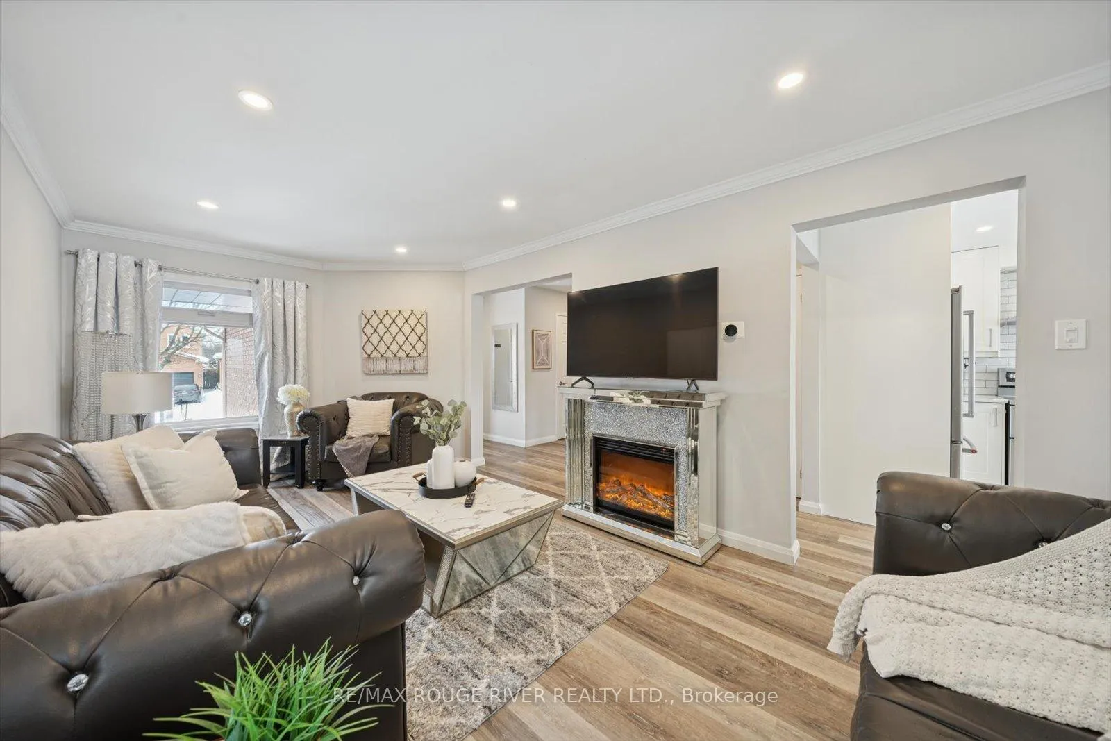 Photo 6 of 13 Prestonway Drive, Clarington, Bowmanville — HOMEH