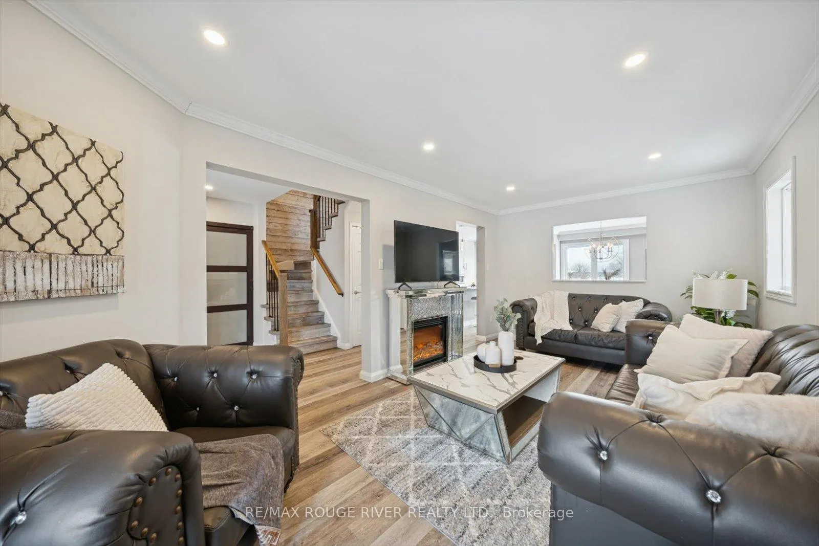 Photo 7 of 13 Prestonway Drive, Clarington, Bowmanville — HOMEH