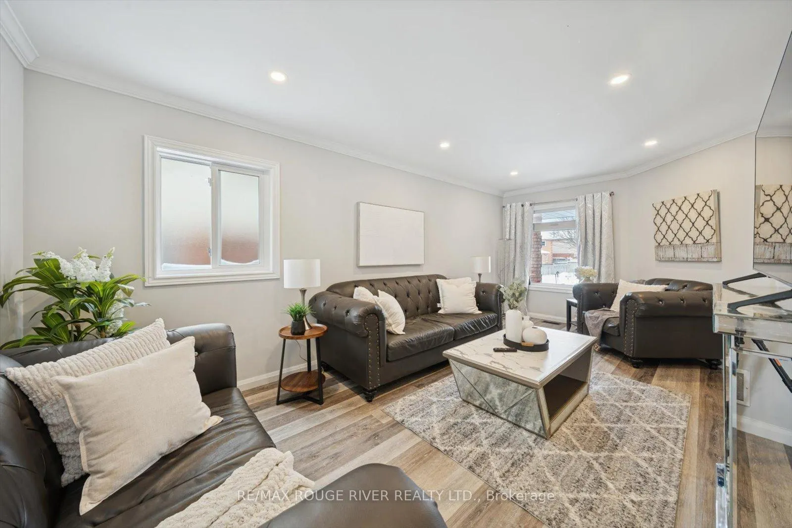 Photo 8 of 13 Prestonway Drive, Clarington, Bowmanville — HOMEH