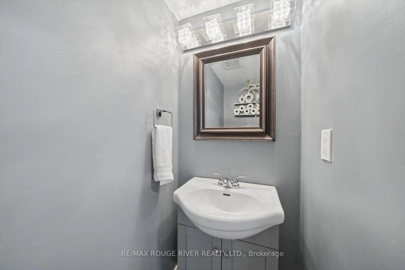 Photo 17 of 13 Prestonway Drive, Clarington, Bowmanville — HOMEH