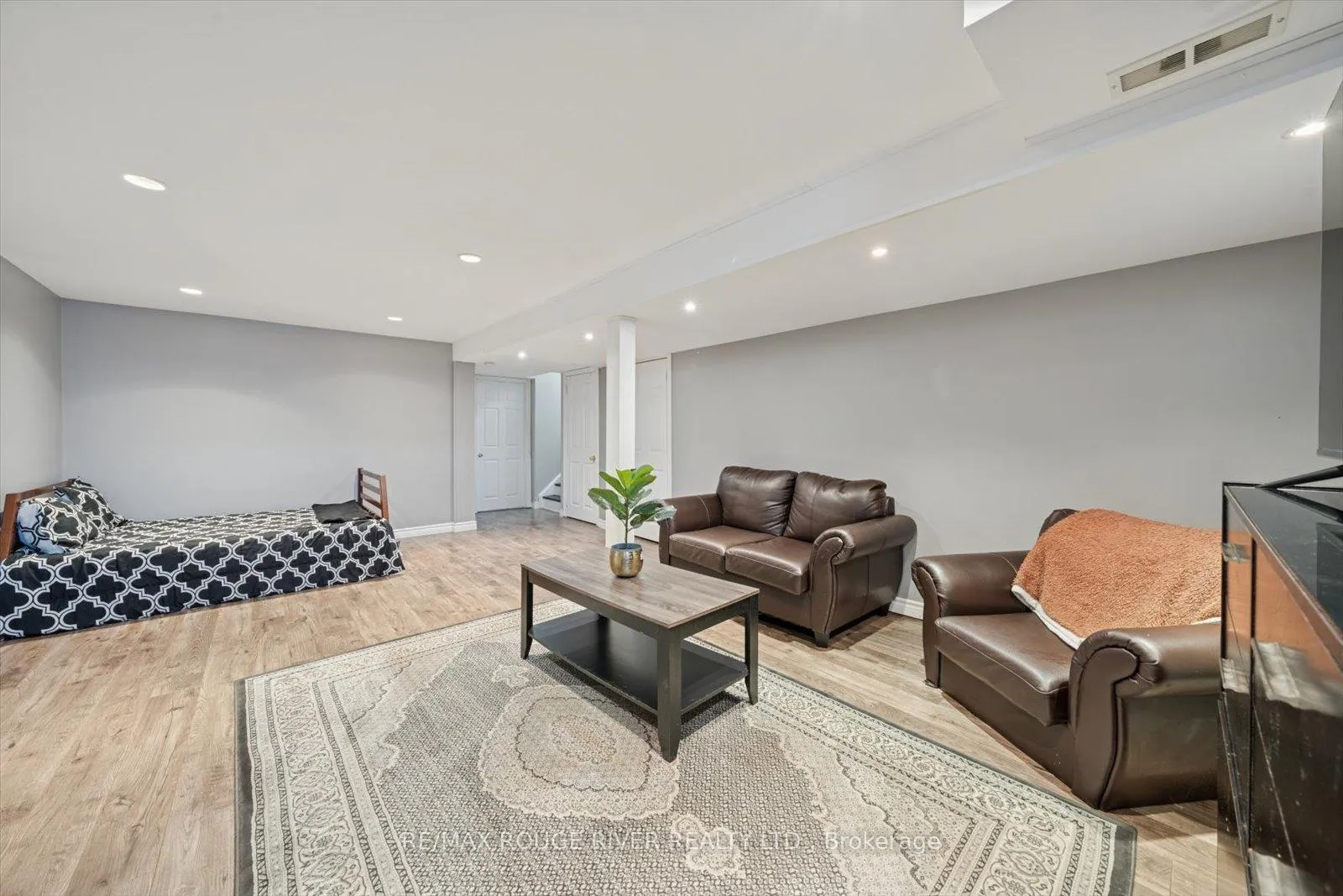 Photo 29 of 13 Prestonway Drive, Clarington, Bowmanville — HOMEH