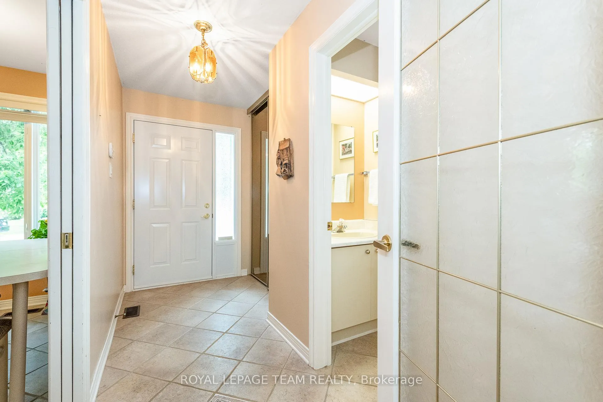 Photo 10 of 119 Royal York Street W, Ottawa, Richmond — HOMEH