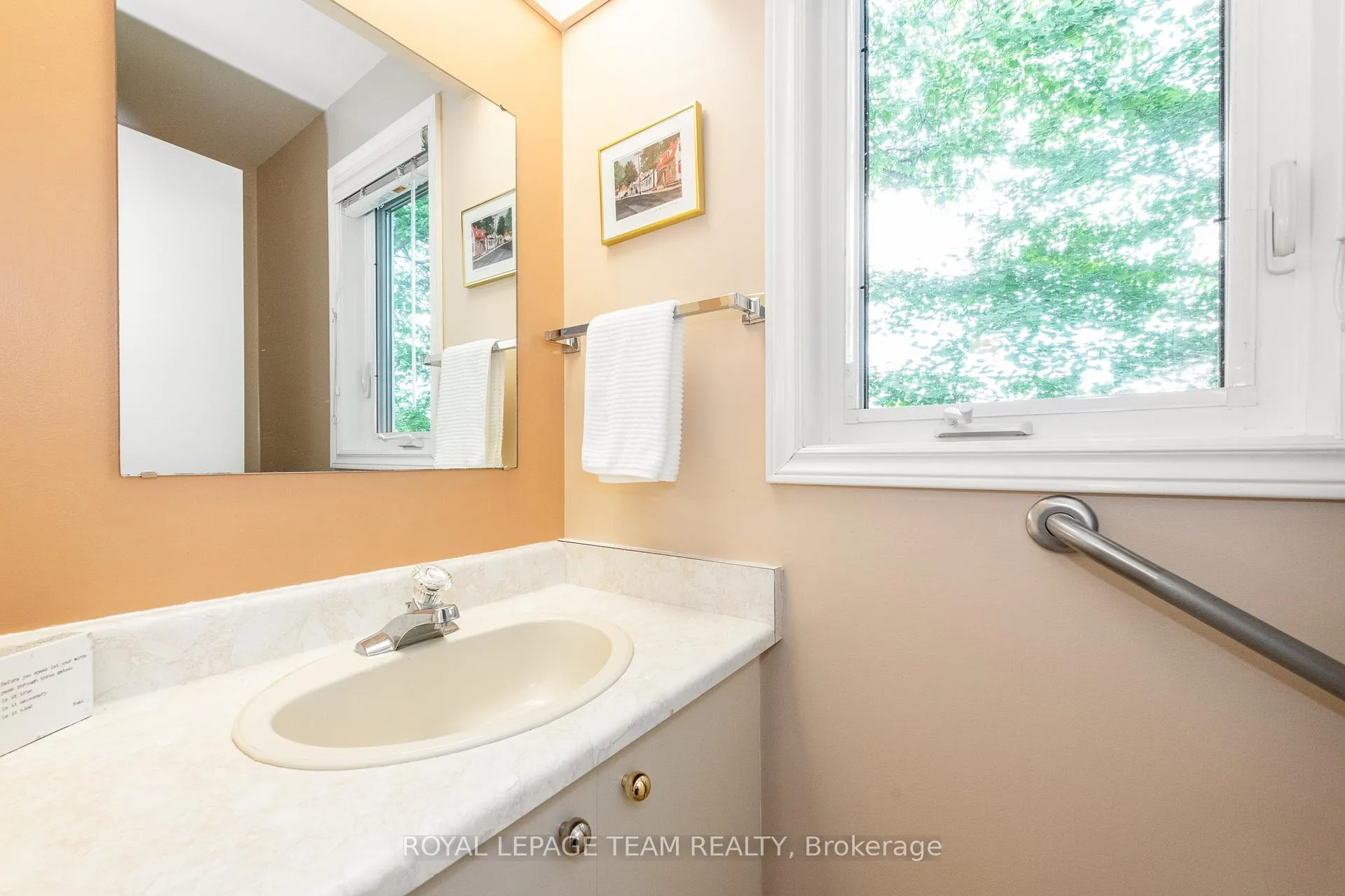 Photo 11 of 119 Royal York Street W, Ottawa, Richmond — HOMEH