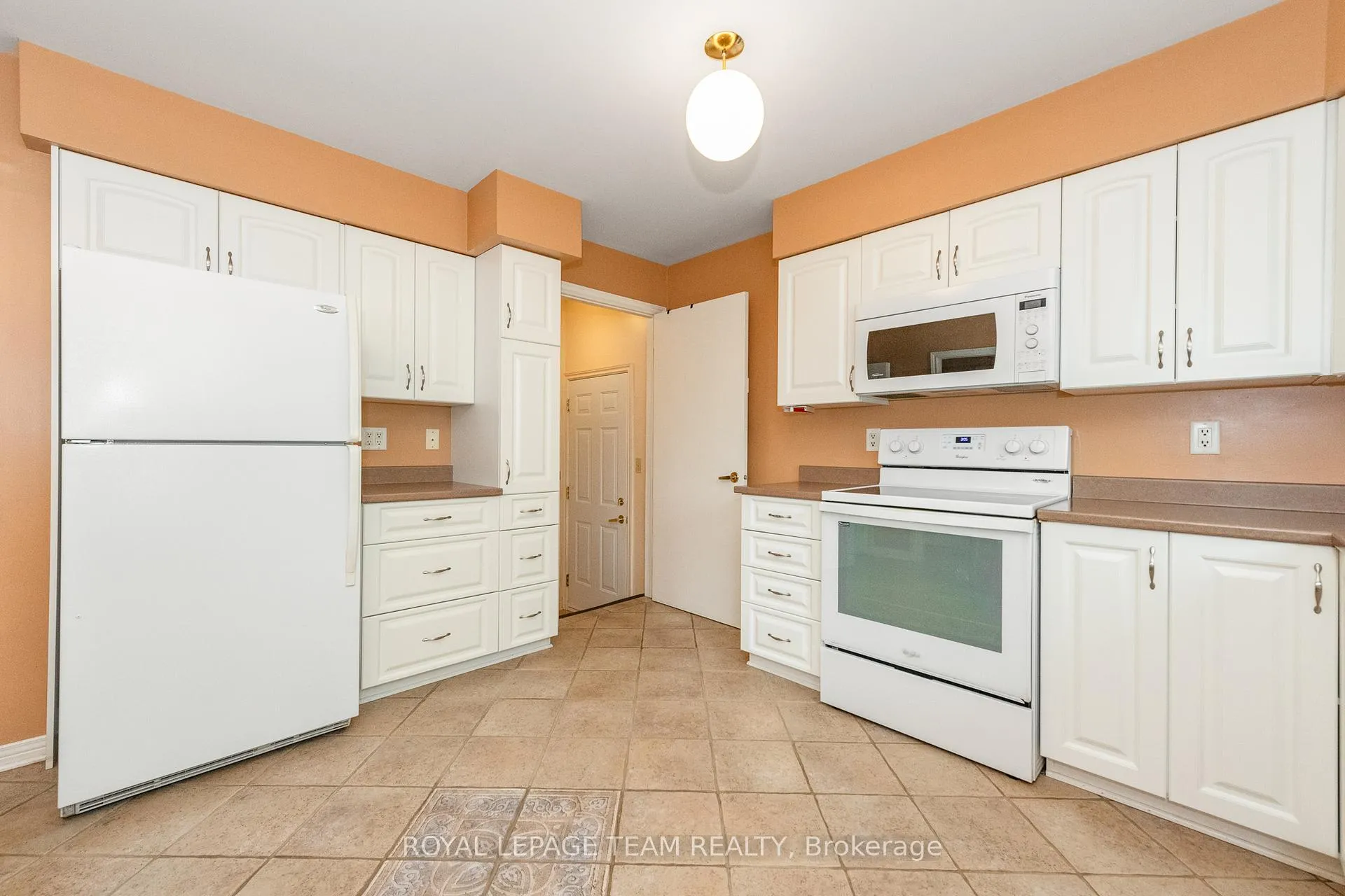 Photo 18 of 119 Royal York Street W, Ottawa, Richmond — HOMEH