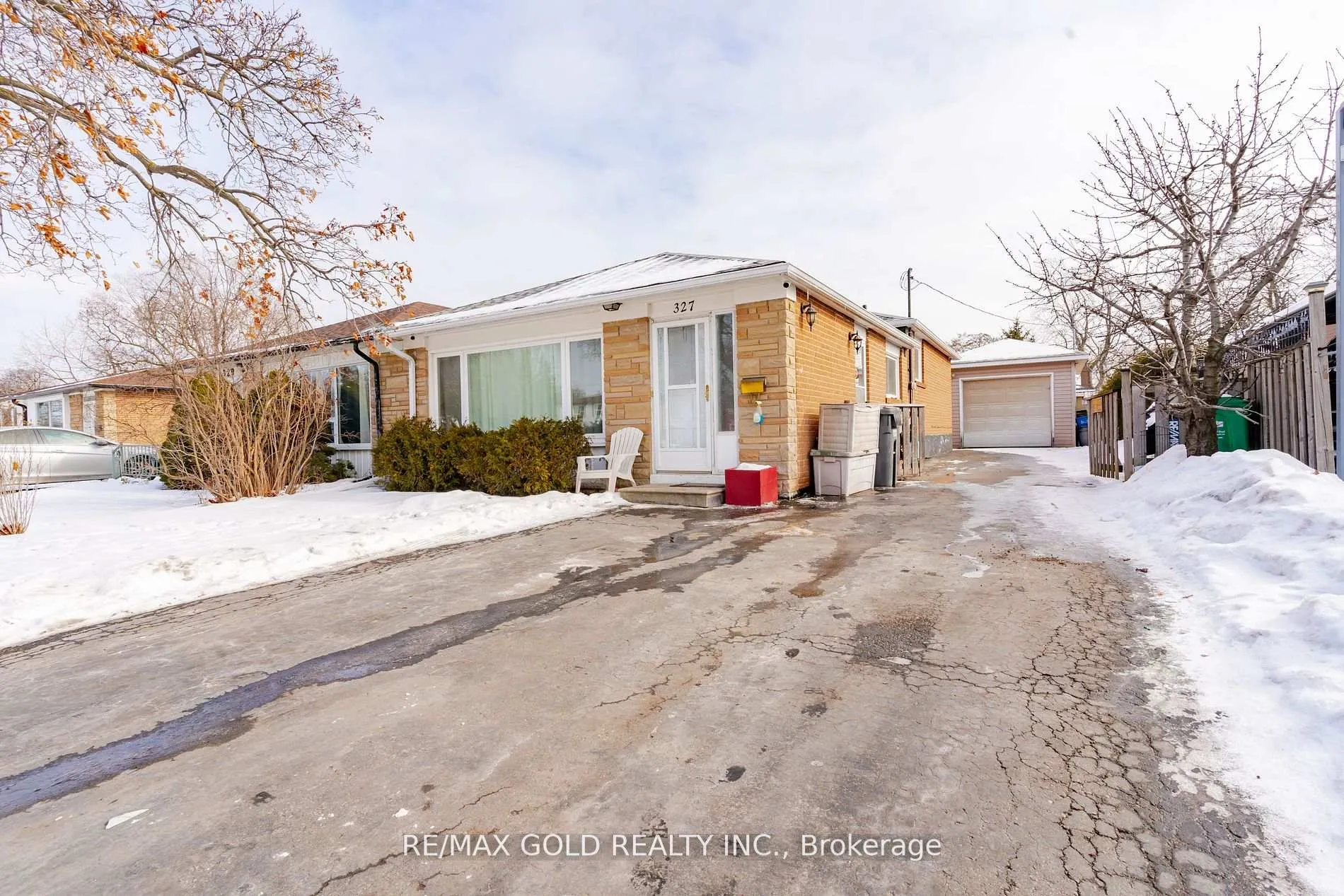 Photo 2 of 327 Balmoral Drive, Brampton, Avondale — HOMEH