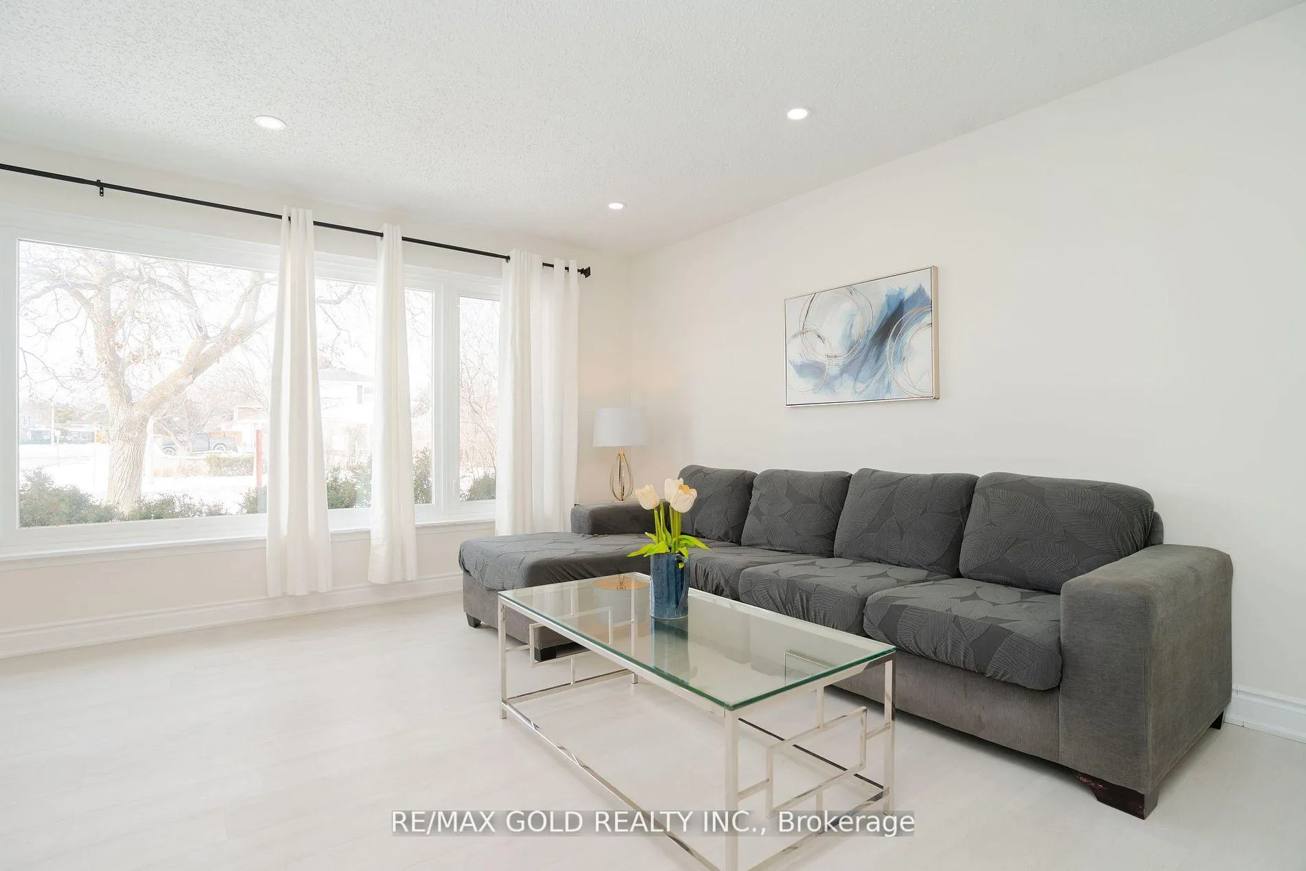 Photo 7 of 327 Balmoral Drive, Brampton, Avondale — HOMEH