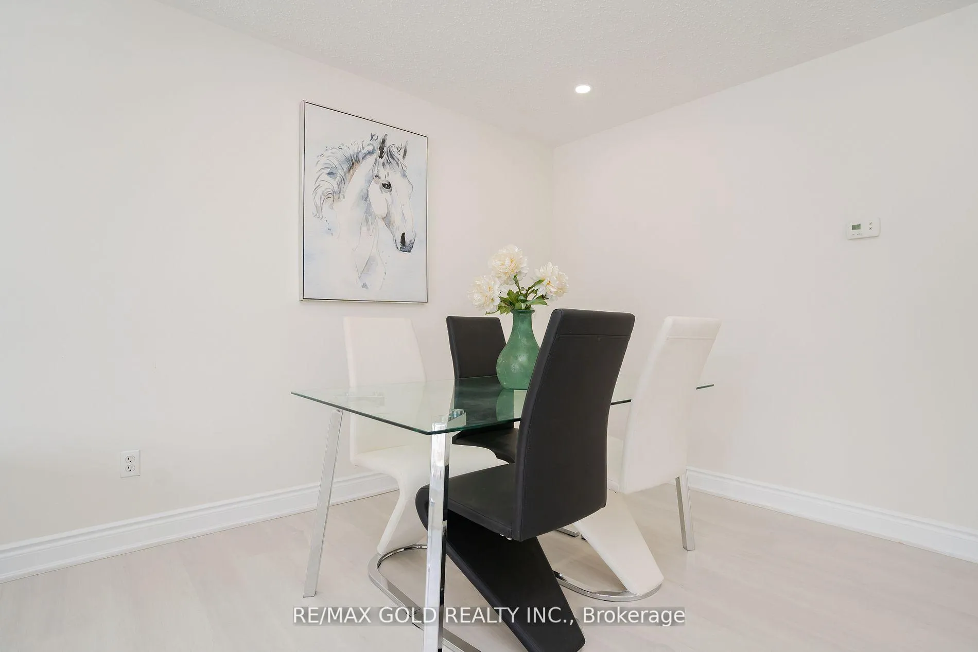 Photo 8 of 327 Balmoral Drive, Brampton, Avondale — HOMEH