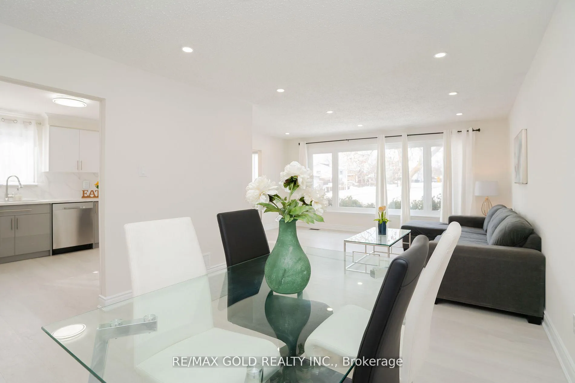 Photo 9 of 327 Balmoral Drive, Brampton, Avondale — HOMEH