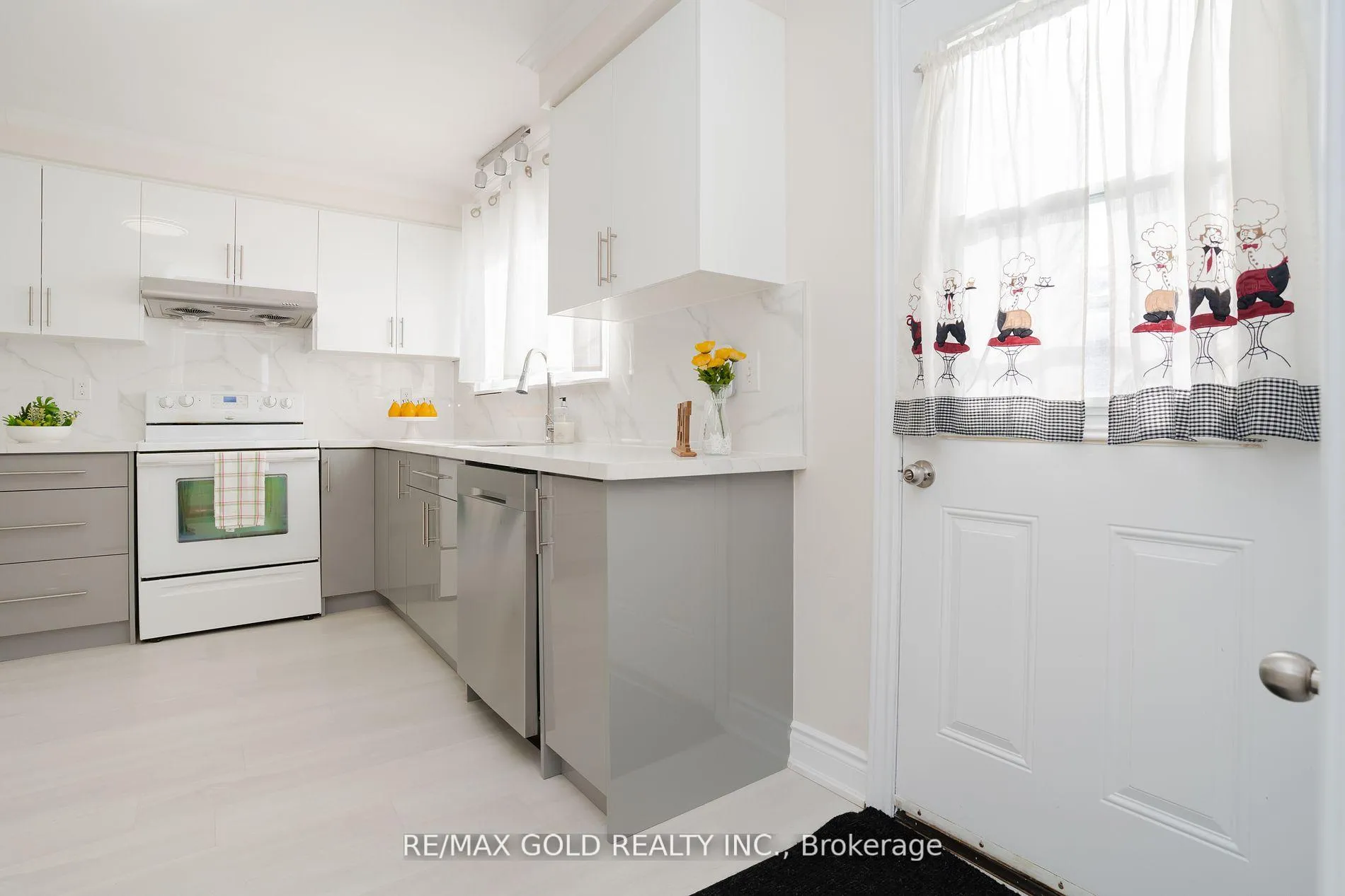 Photo 11 of 327 Balmoral Drive, Brampton, Avondale — HOMEH