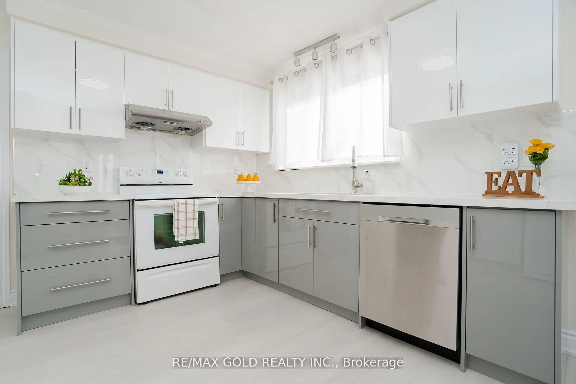 Photo 13 of 327 Balmoral Drive, Brampton, Avondale — HOMEH