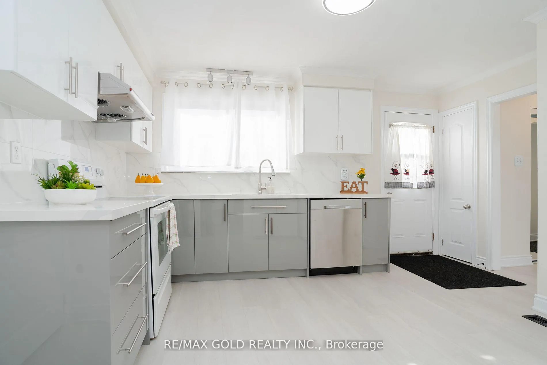 Photo 14 of 327 Balmoral Drive, Brampton, Avondale — HOMEH