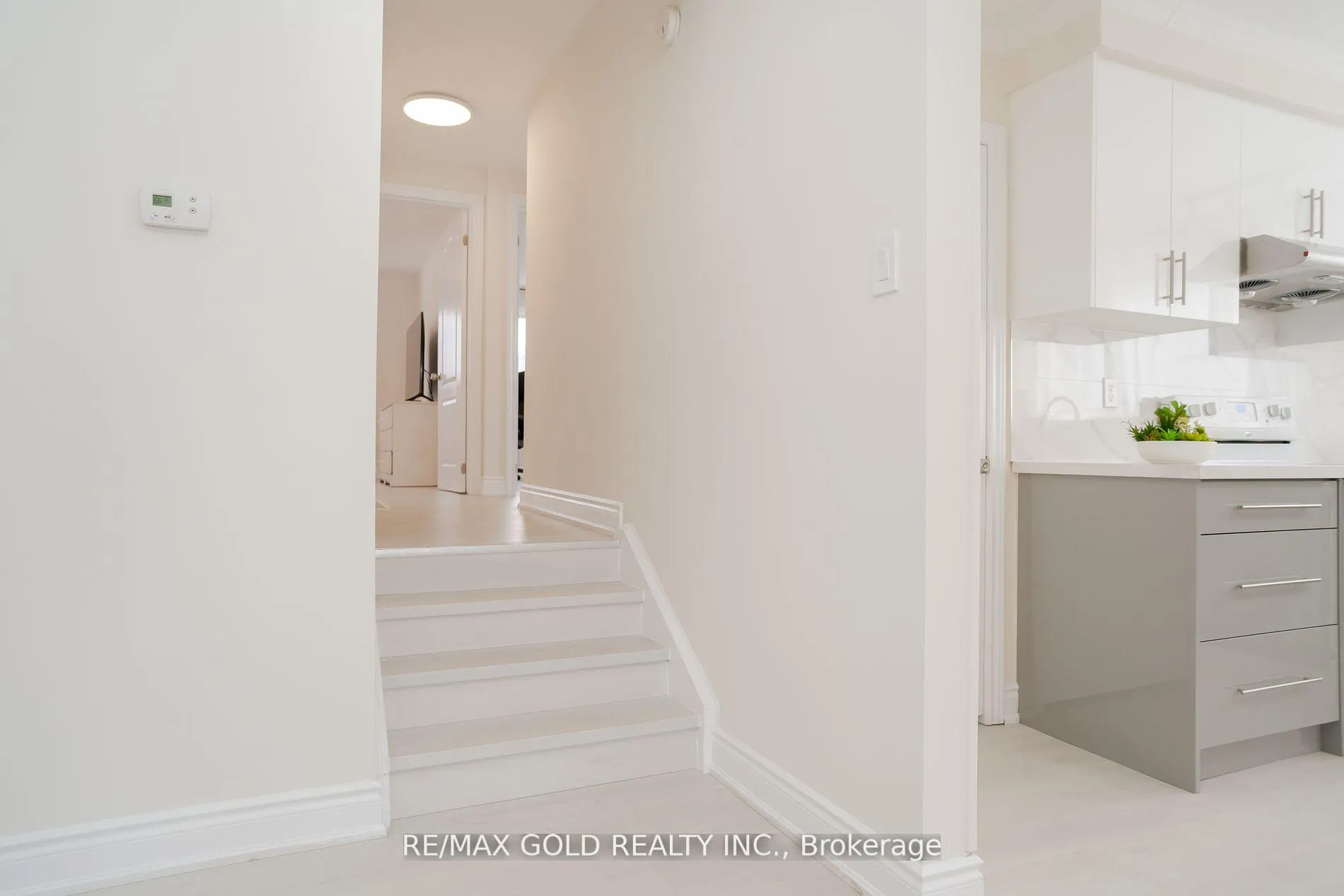 Photo 15 of 327 Balmoral Drive, Brampton, Avondale — HOMEH
