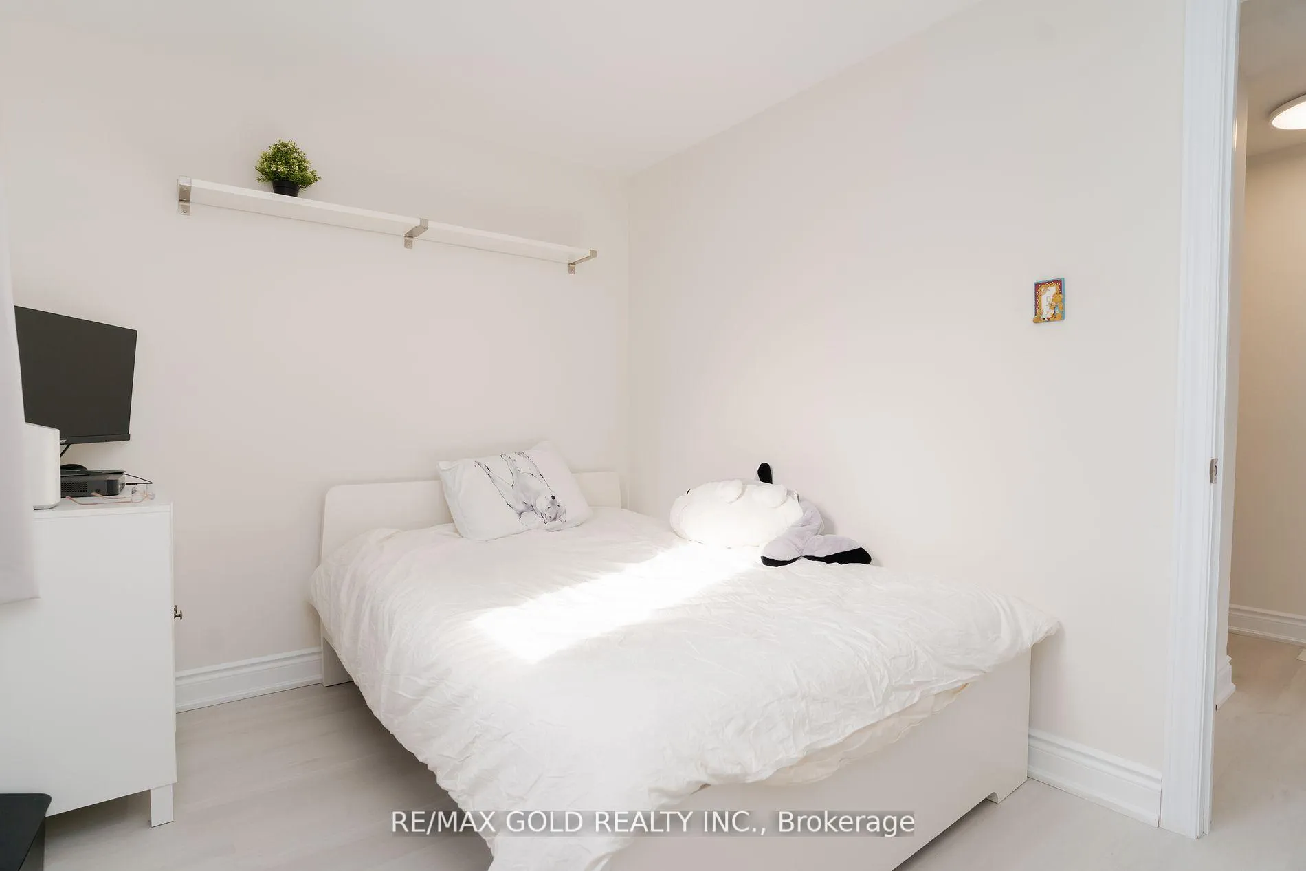 Photo 23 of 327 Balmoral Drive, Brampton, Avondale — HOMEH