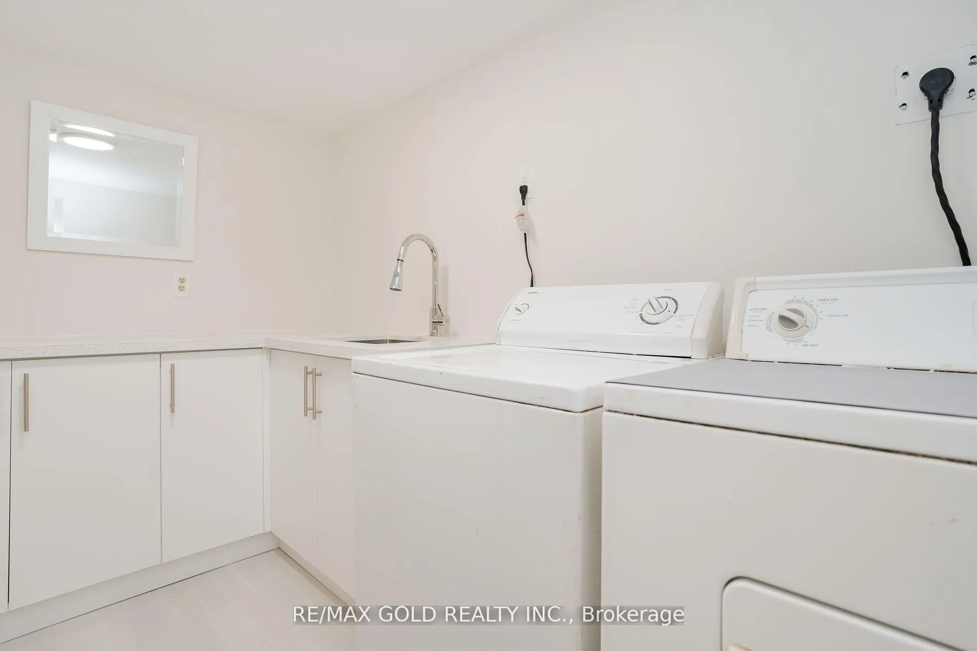 Photo 28 of 327 Balmoral Drive, Brampton, Avondale — HOMEH