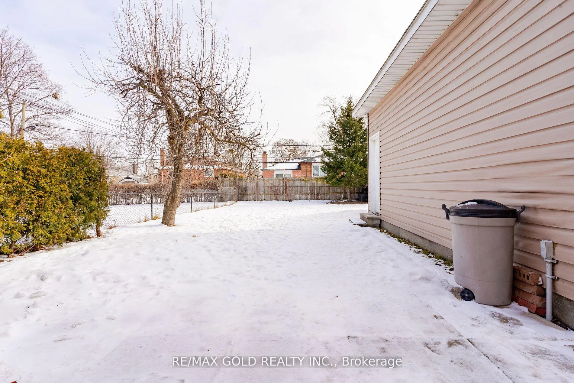 Photo 29 of 327 Balmoral Drive, Brampton, Avondale — HOMEH