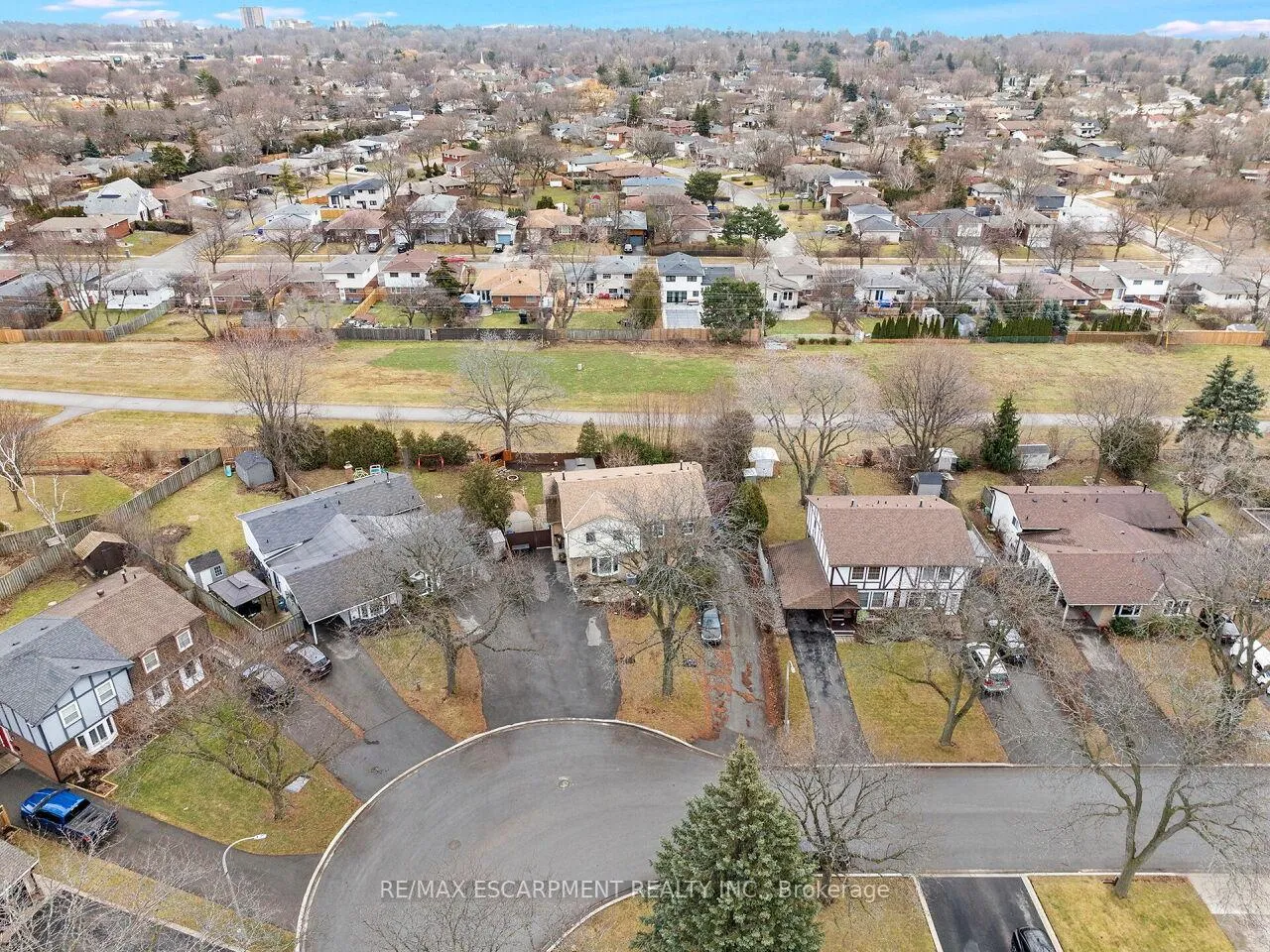 Photo 2 of 655 Lomond Crescent, Burlington, Shoreacres — HOMEH