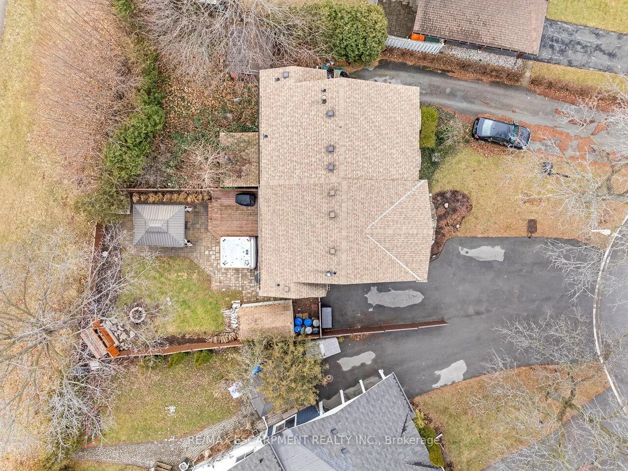 Photo 3 of 655 Lomond Crescent, Burlington, Shoreacres — HOMEH