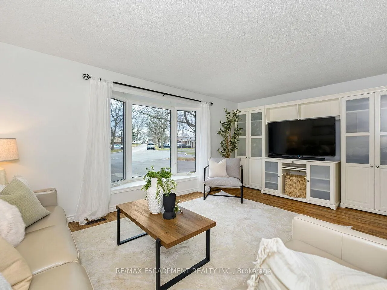 Photo 5 of 655 Lomond Crescent, Burlington, Shoreacres — HOMEH