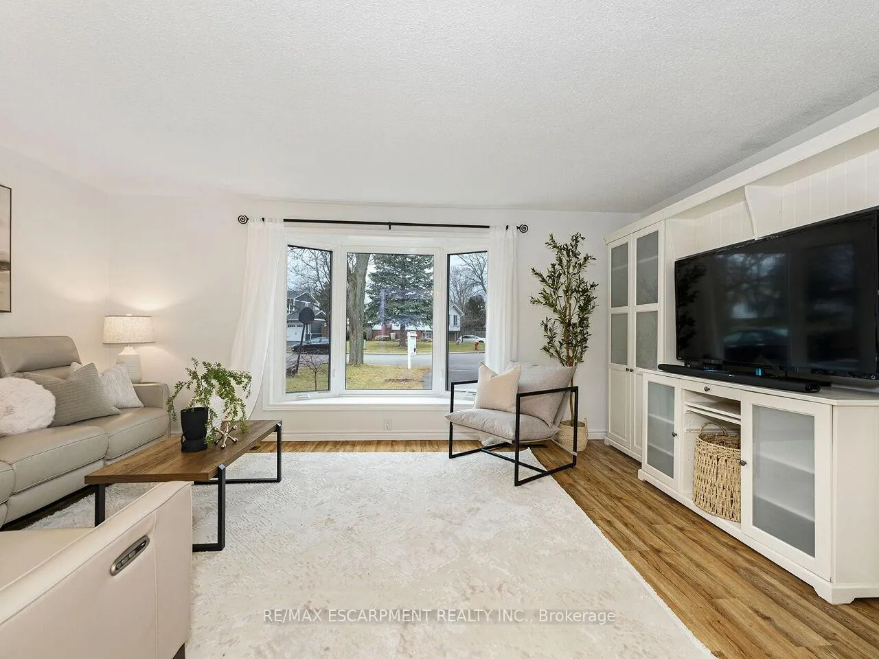 Photo 8 of 655 Lomond Crescent, Burlington, Shoreacres — HOMEH