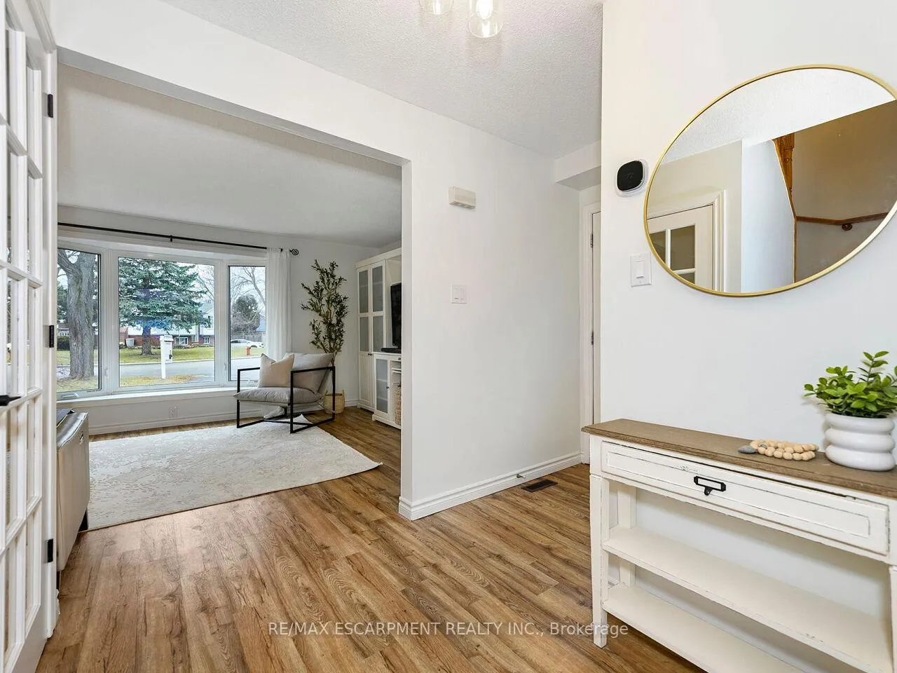 Photo 10 of 655 Lomond Crescent, Burlington, Shoreacres — HOMEH