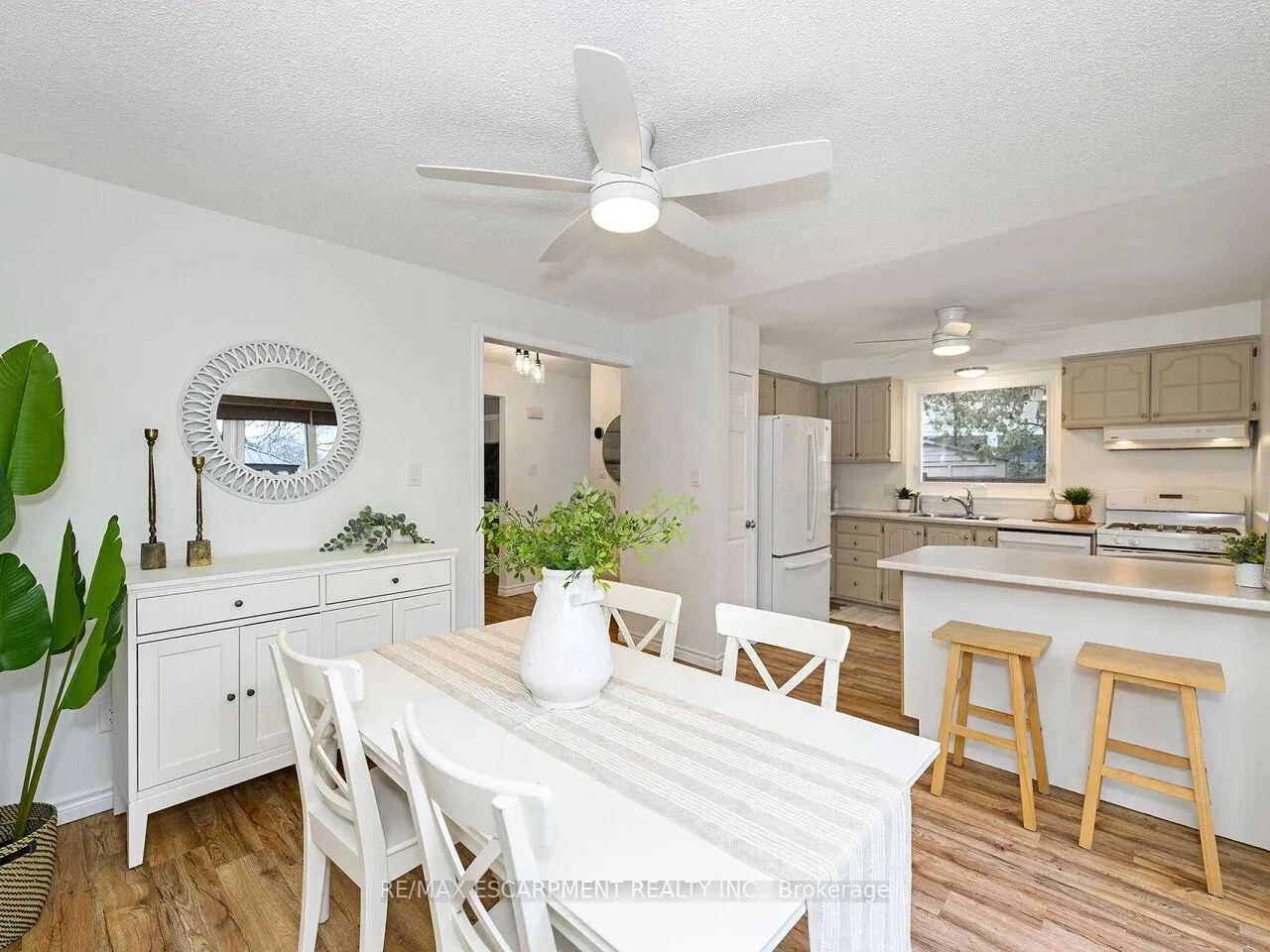 Photo 14 of 655 Lomond Crescent, Burlington, Shoreacres — HOMEH