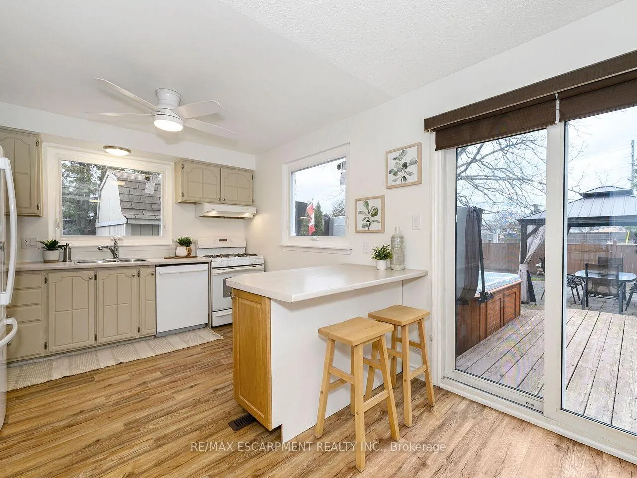 Photo 15 of 655 Lomond Crescent, Burlington, Shoreacres — HOMEH
