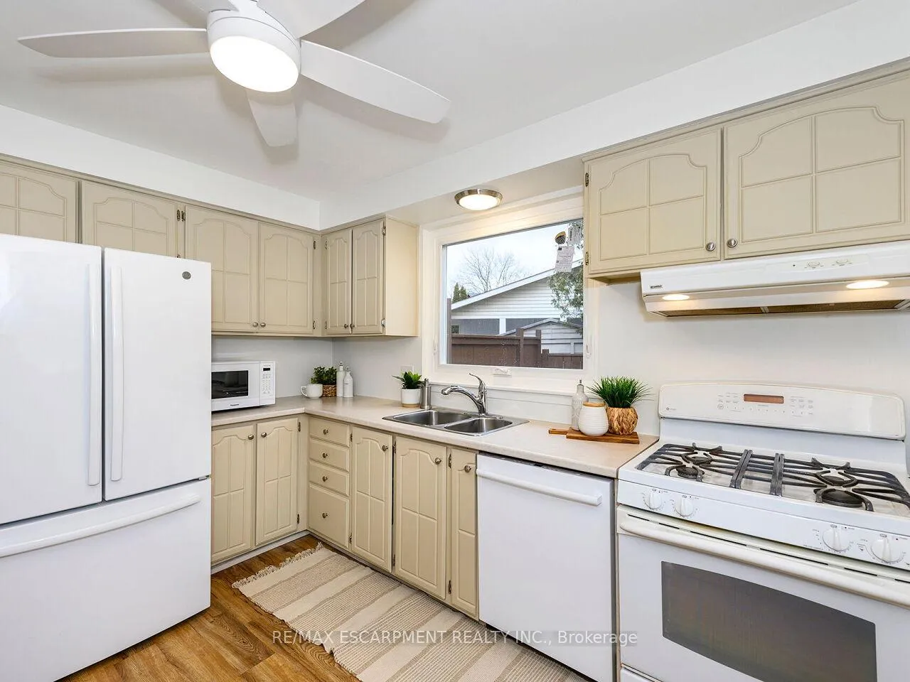Photo 17 of 655 Lomond Crescent, Burlington, Shoreacres — HOMEH