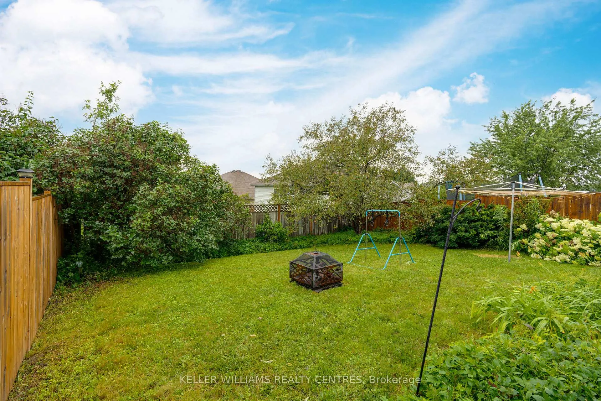 Photo 3 of 16 Gosney Crescent W, Barrie, Painswick North — HOMEH