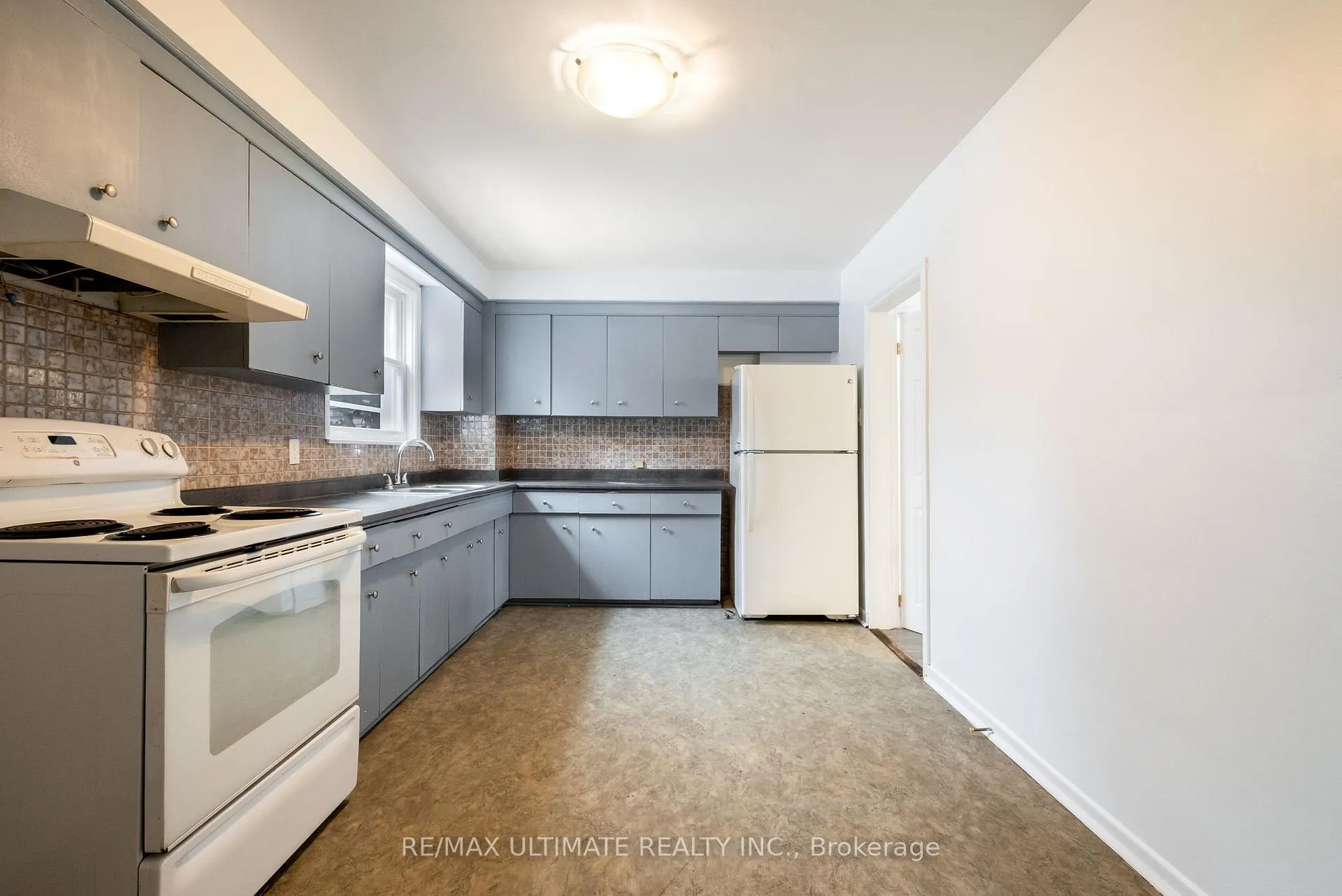 Photo 11 of 2 Egan Avenue, Toronto, Blake-Jones — HOMEH