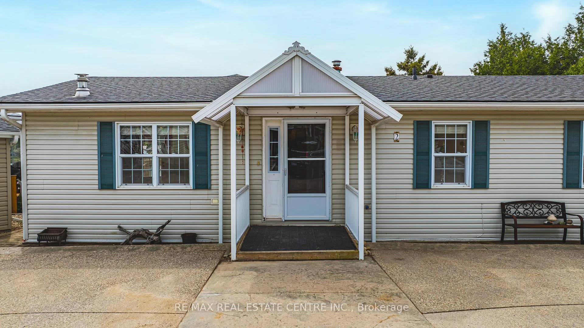 Photo 3 of 2 Hemlock PVT Crescent, Puslinch, Aberfoyle — HOMEH