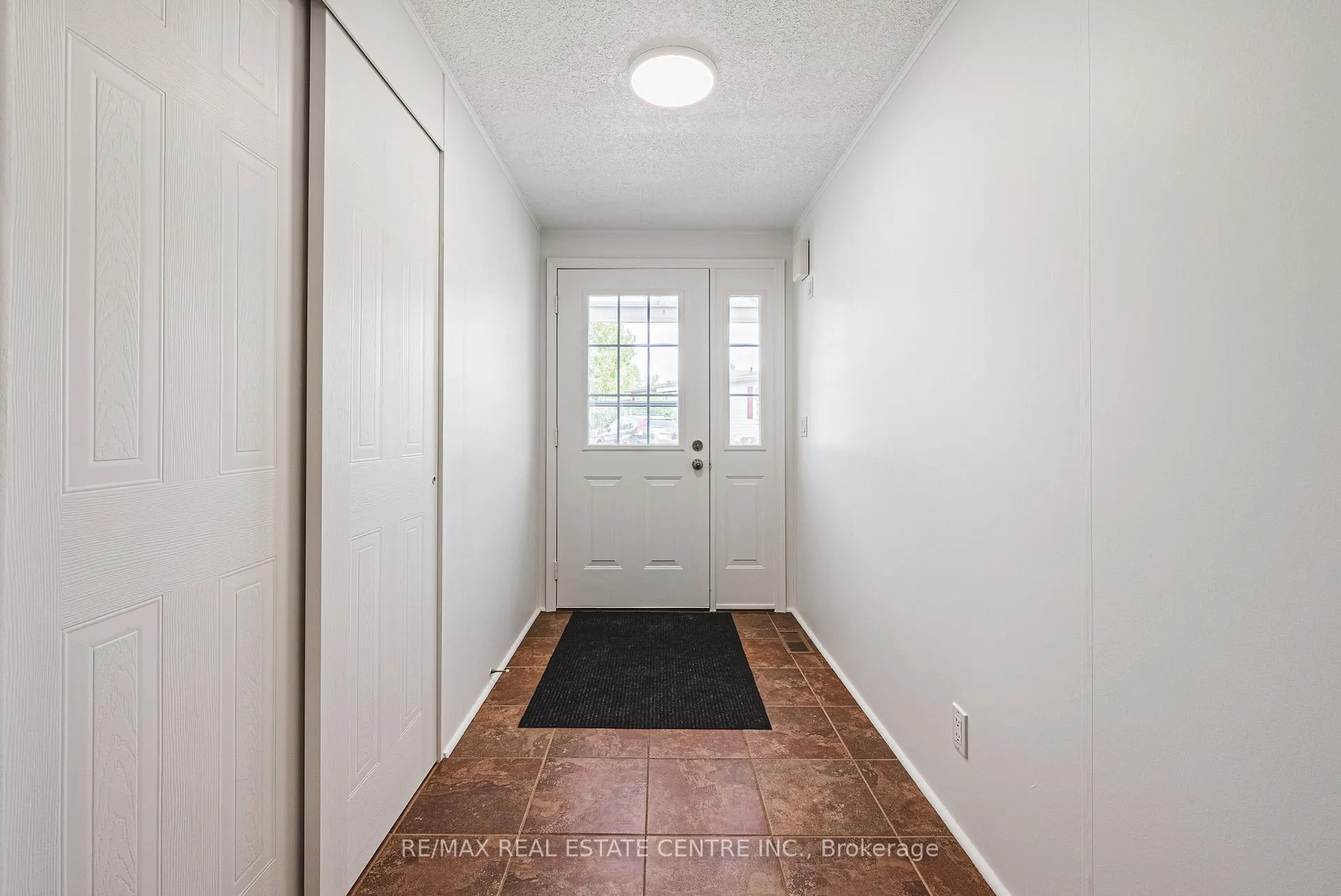 Photo 7 of 2 Hemlock PVT Crescent, Puslinch, Aberfoyle — HOMEH