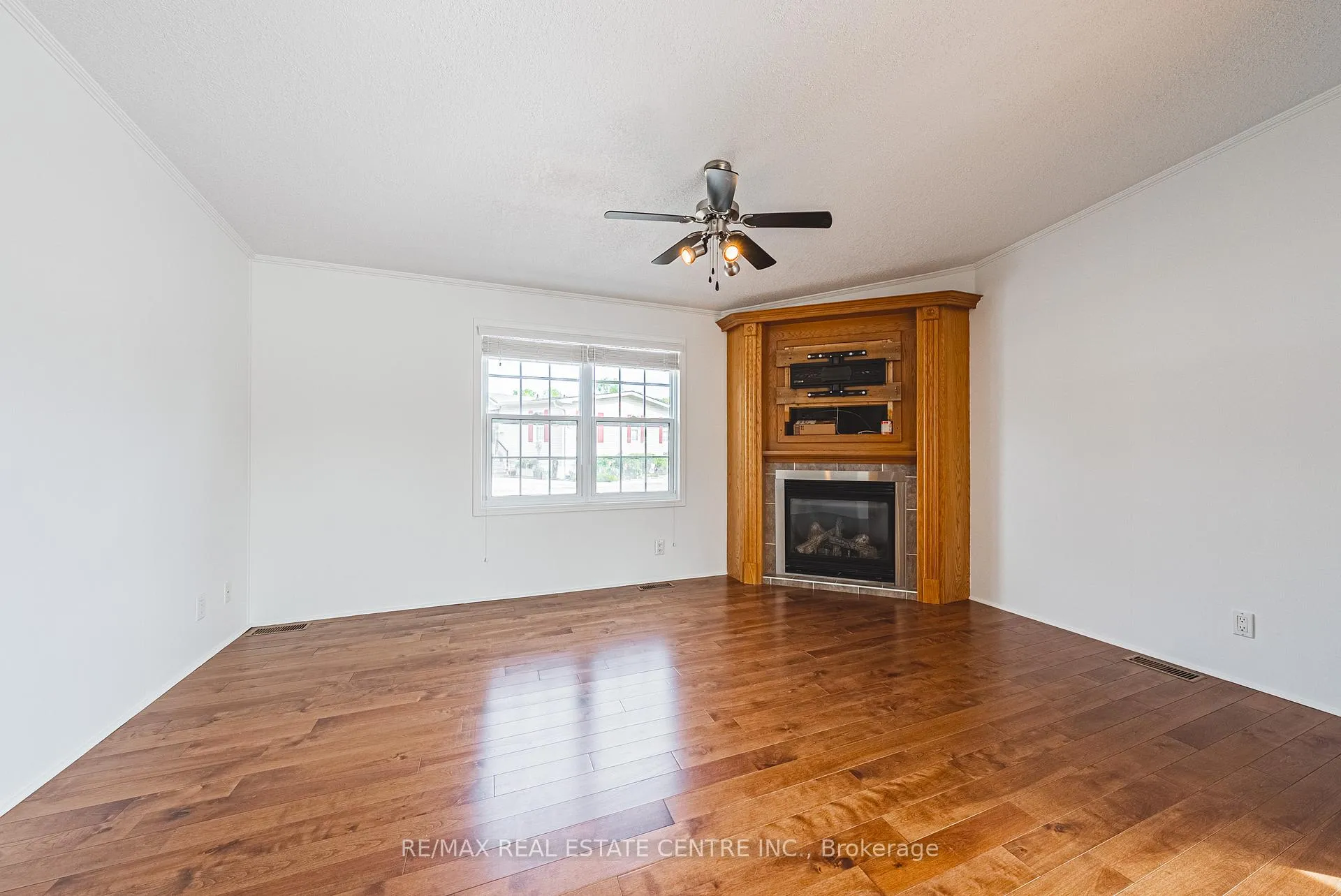 Photo 11 of 2 Hemlock PVT Crescent, Puslinch, Aberfoyle — HOMEH