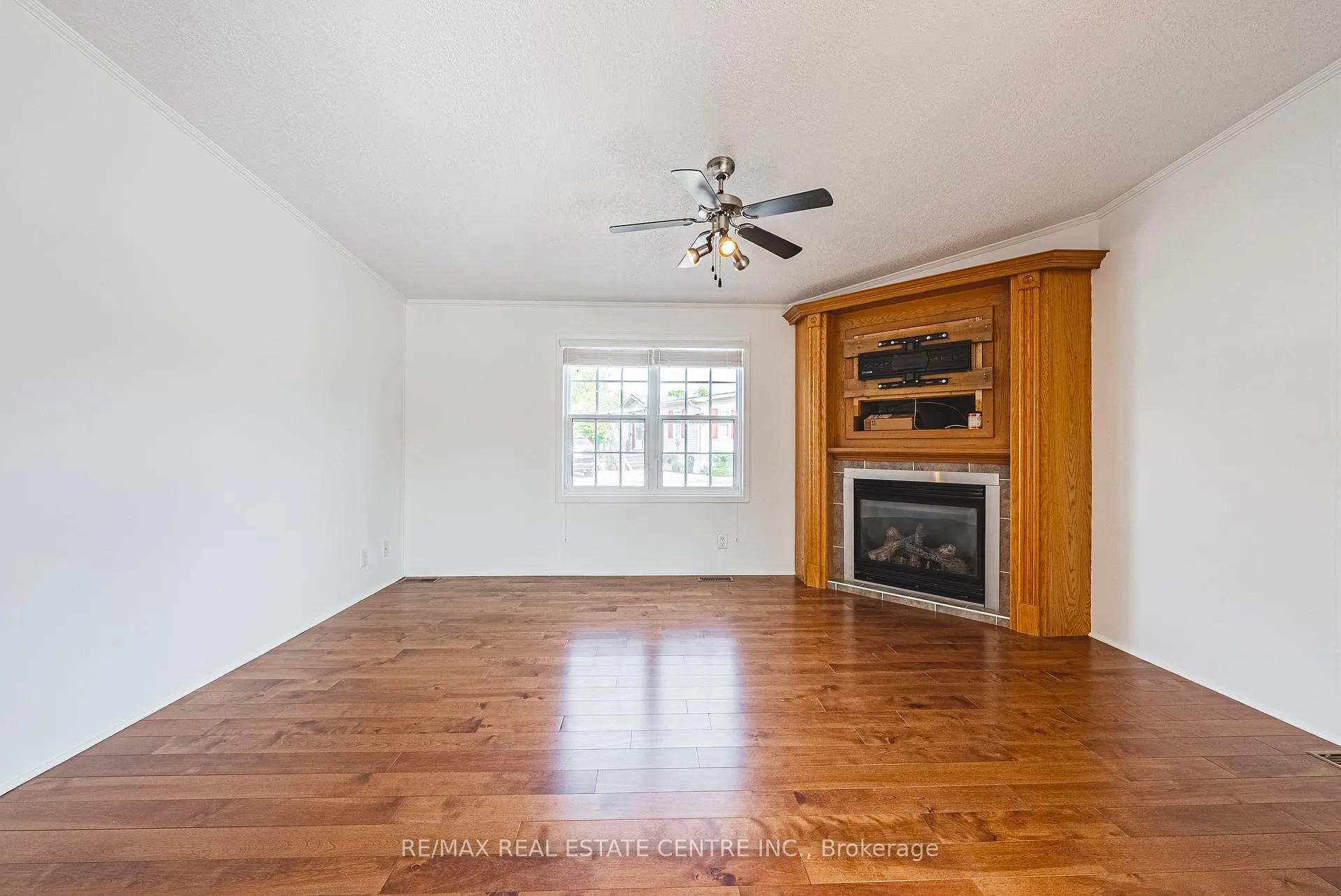 Photo 12 of 2 Hemlock PVT Crescent, Puslinch, Aberfoyle — HOMEH