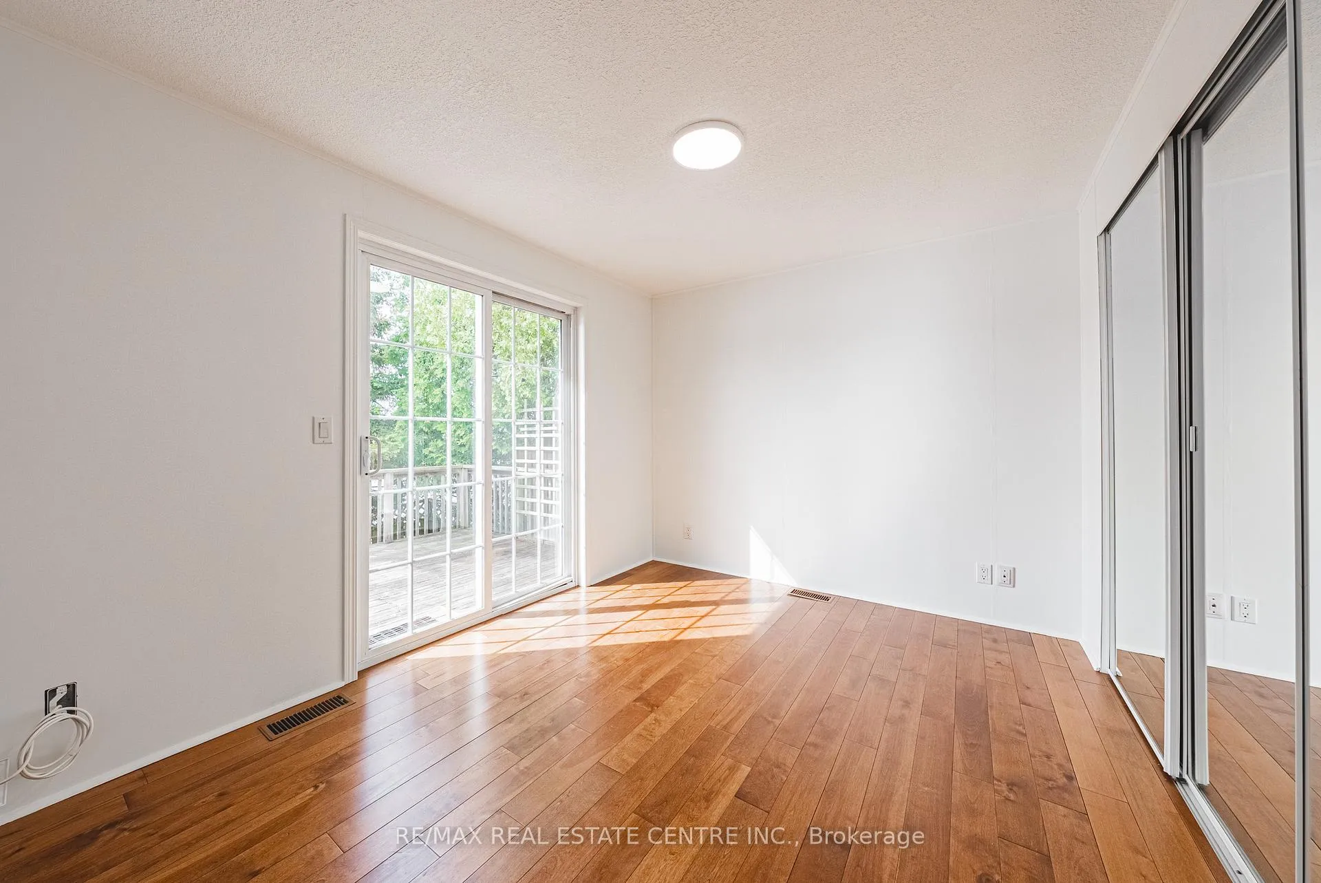 Photo 23 of 2 Hemlock PVT Crescent, Puslinch, Aberfoyle — HOMEH