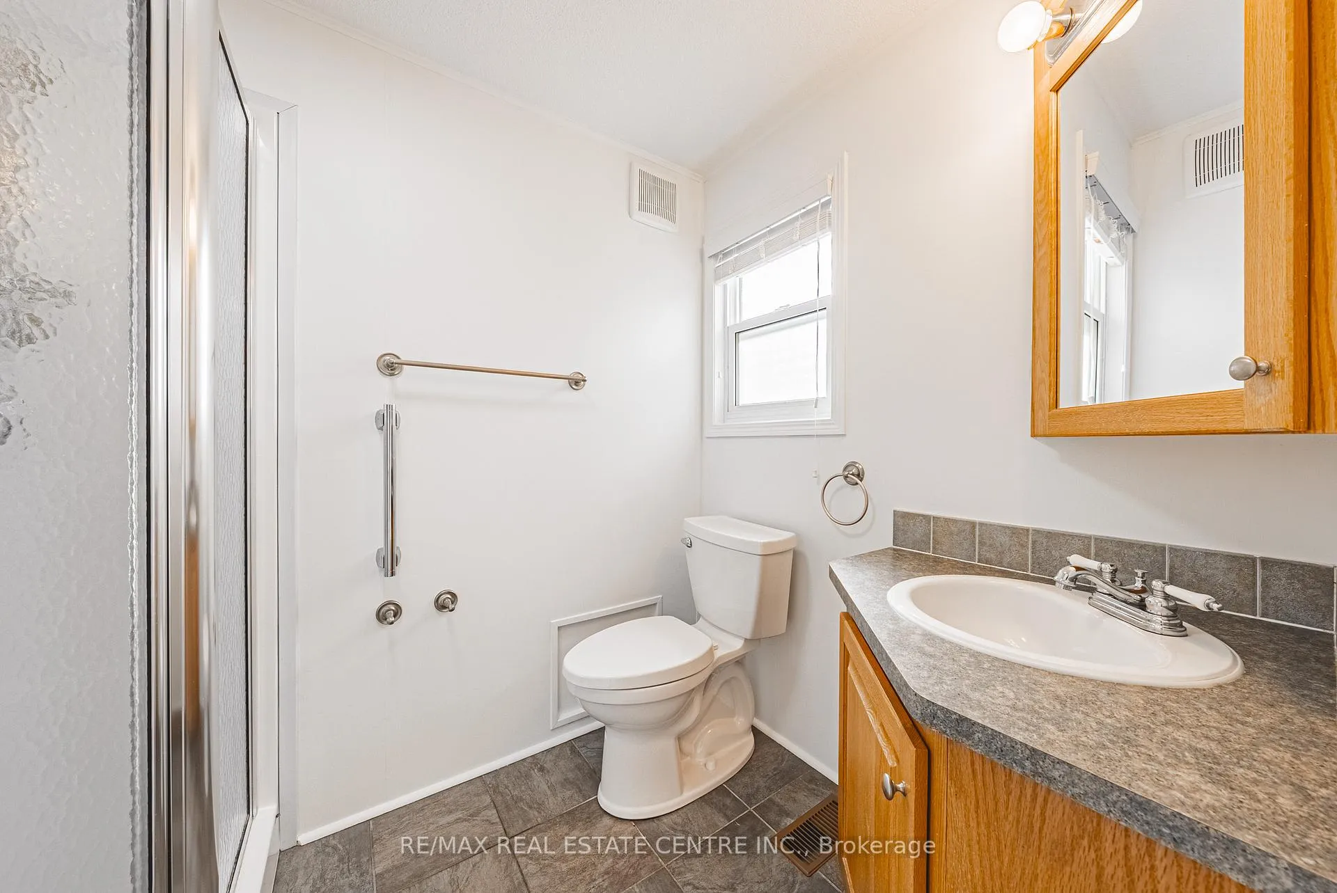 Photo 26 of 2 Hemlock PVT Crescent, Puslinch, Aberfoyle — HOMEH