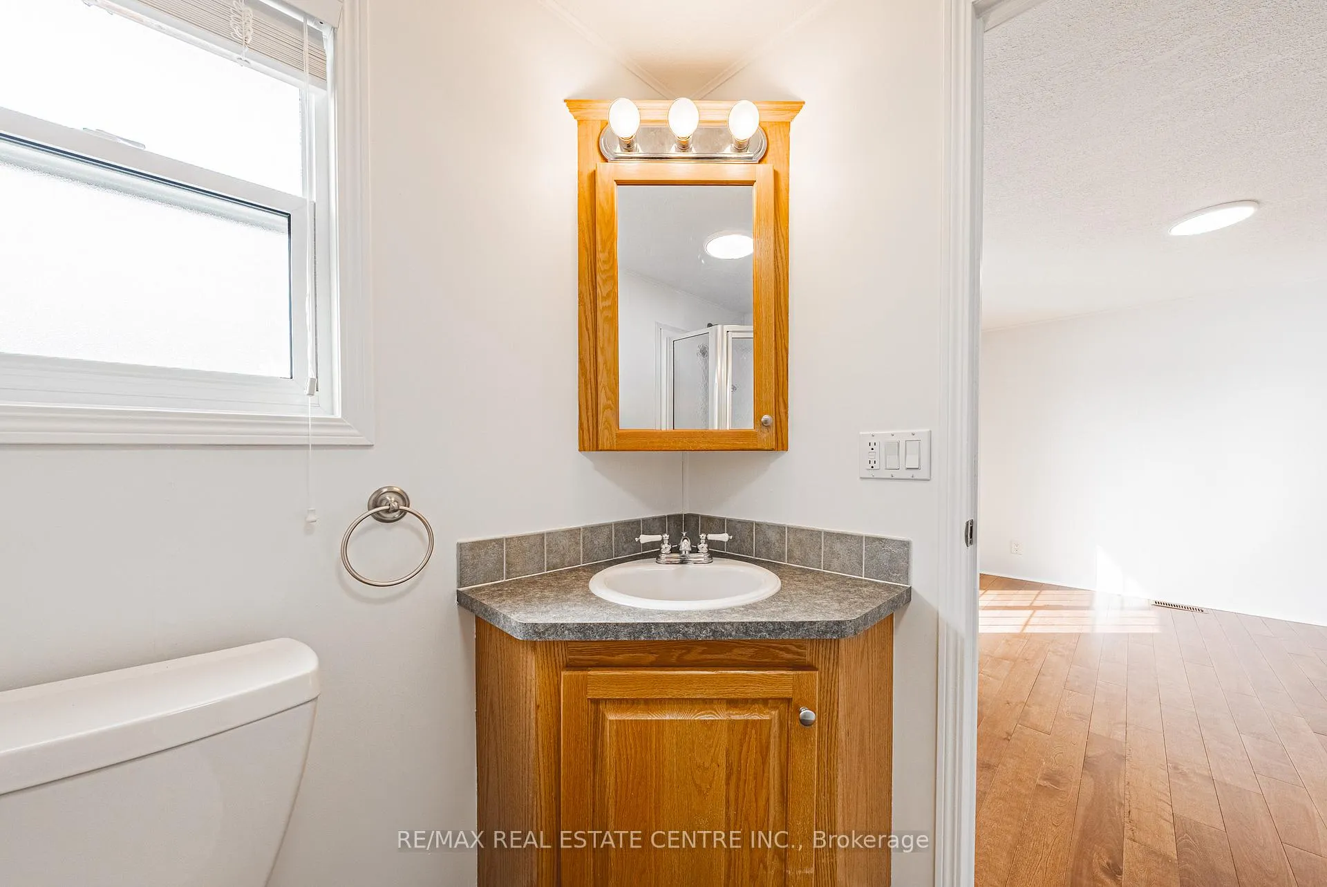 Photo 27 of 2 Hemlock PVT Crescent, Puslinch, Aberfoyle — HOMEH