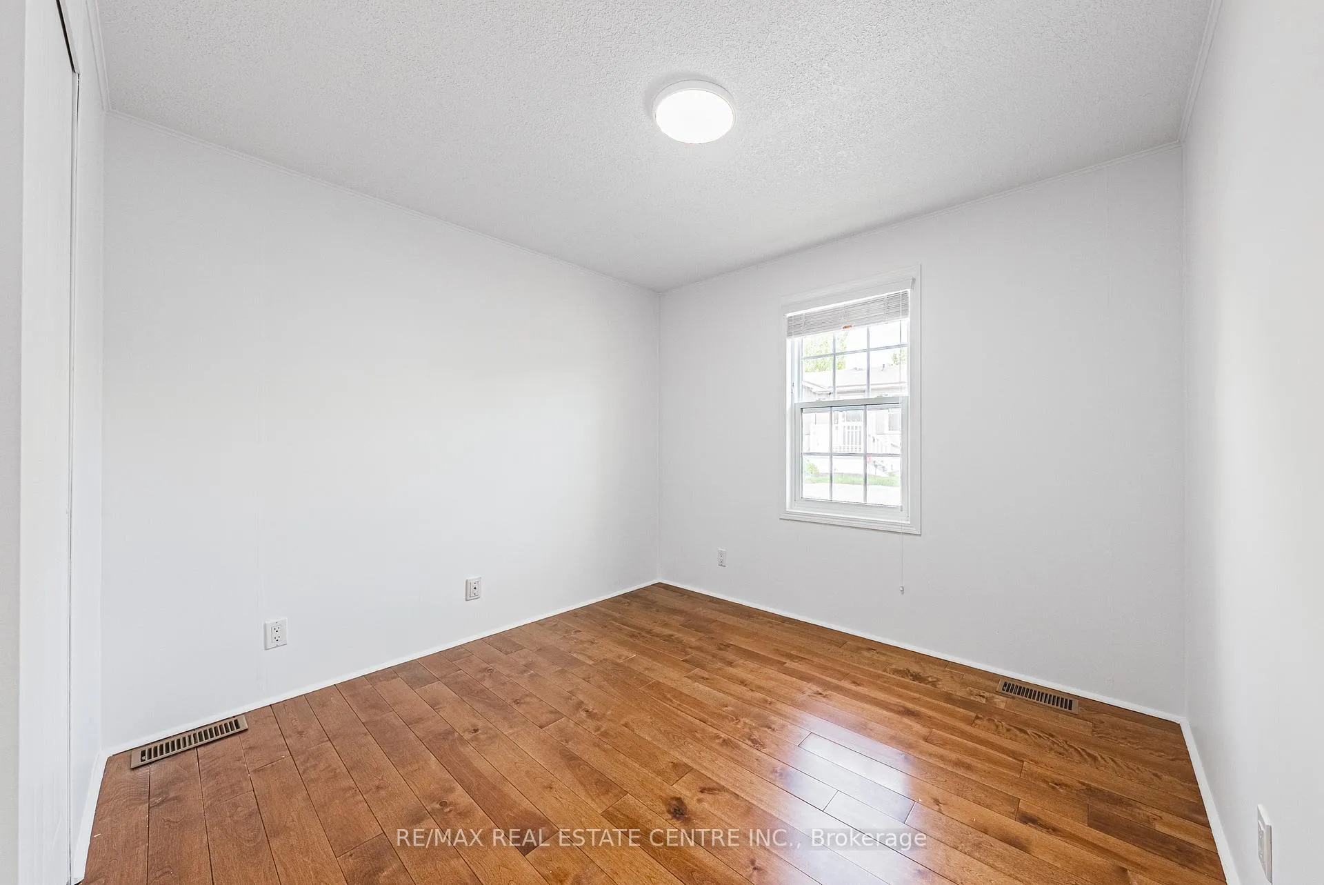Photo 28 of 2 Hemlock PVT Crescent, Puslinch, Aberfoyle — HOMEH