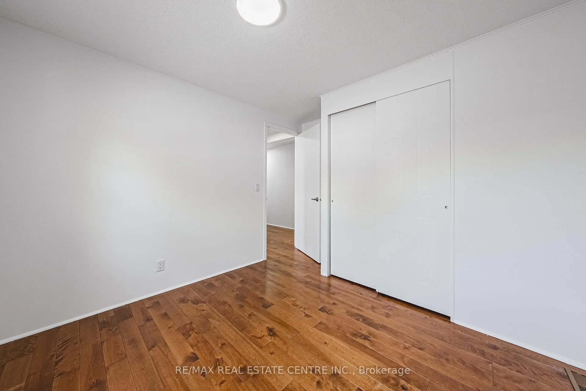 Photo 29 of 2 Hemlock PVT Crescent, Puslinch, Aberfoyle — HOMEH